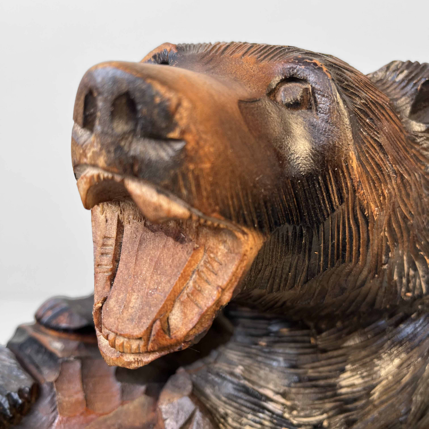 Beer en welp Kibori Kuma Hokkaido 木彫り熊 Japan