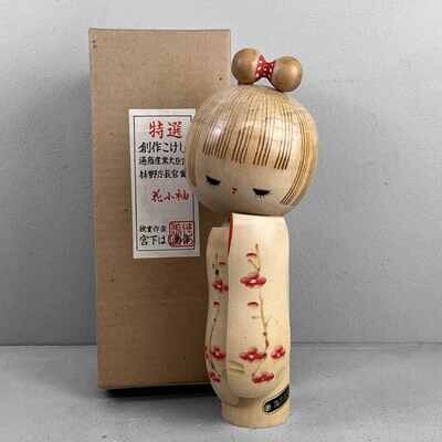 Vintage Kokeshi “Hana Kosode” – “Kimono met bloemen” door Hajime Miyashita met doos