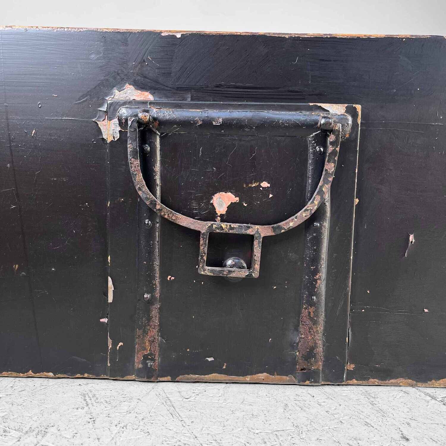 Antique Japanese Lacquer Travel Case (1868 - 1912)