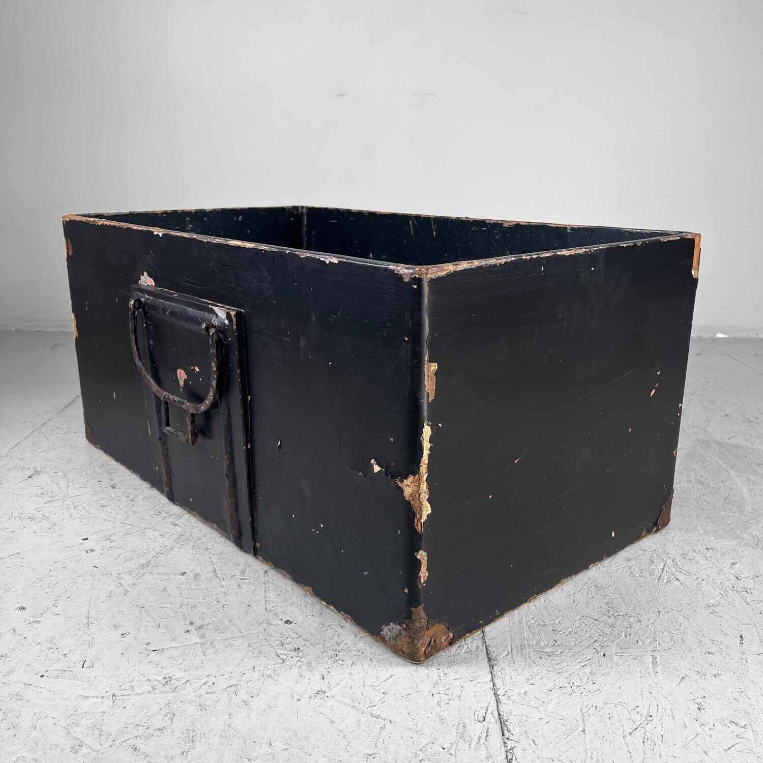 Antique Japanese Lacquer Travel Case (1868 - 1912)
