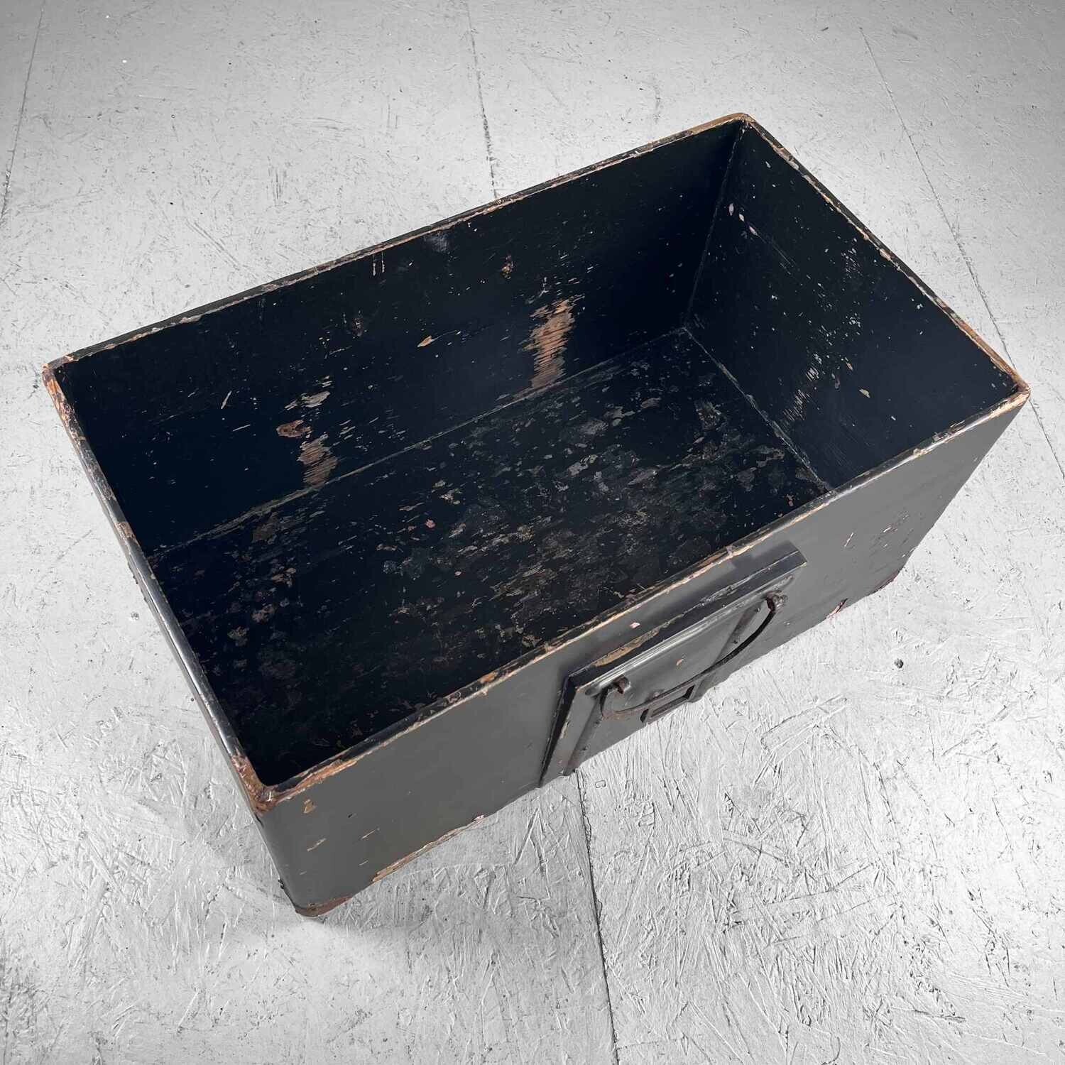 Antique Japanese Lacquer Travel Case (1868 - 1912)