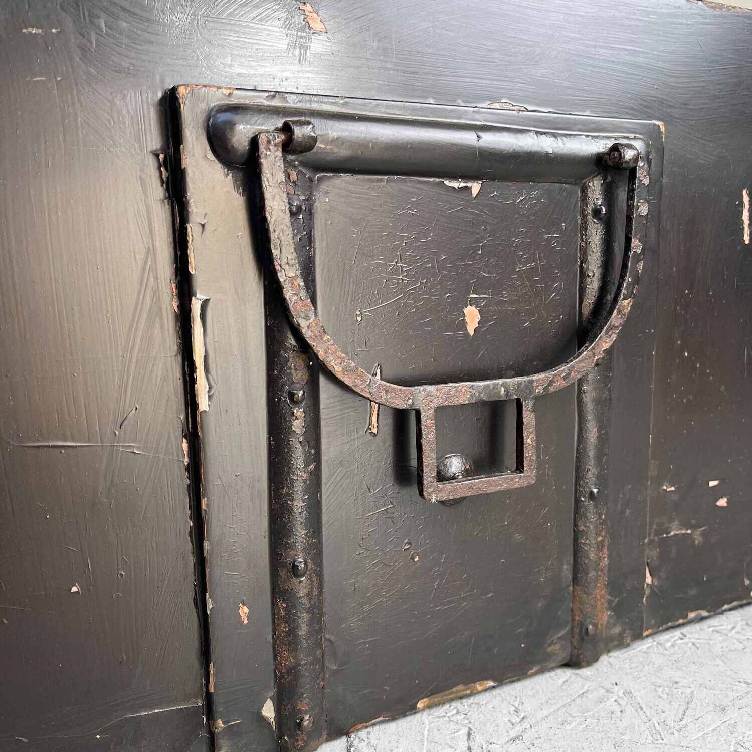 Antique Japanese Lacquer Travel Case (1868 - 1912)