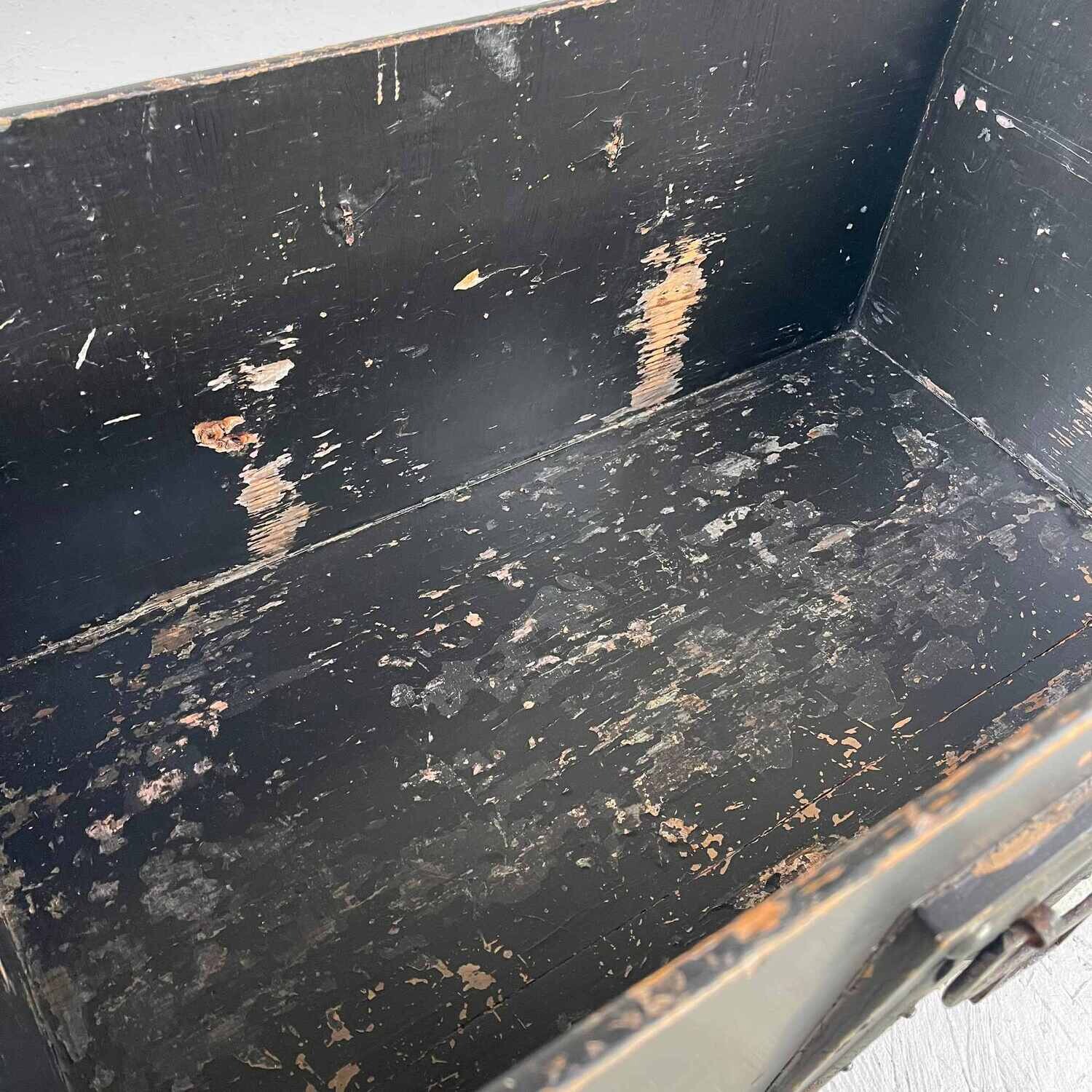 Antique Japanese Lacquer Travel Case (1868 - 1912)