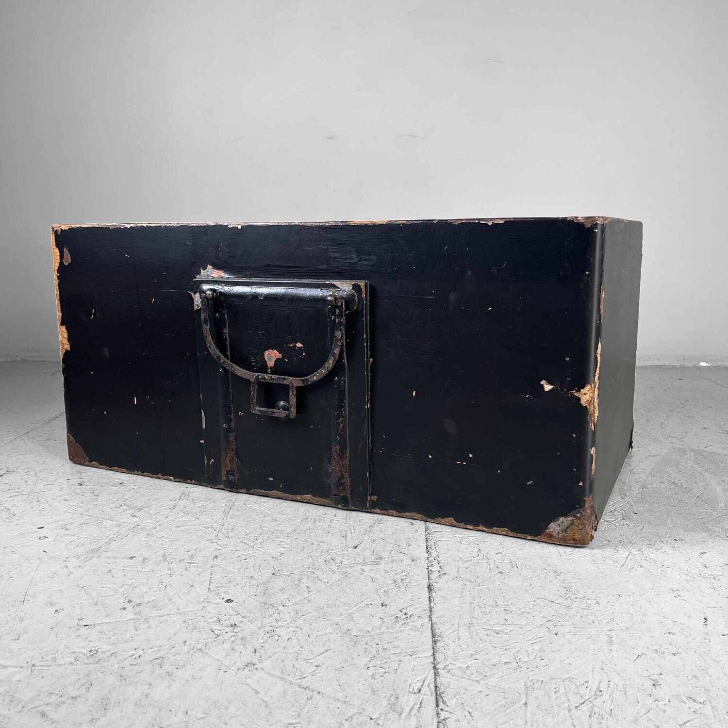 Antique Japanese Lacquer Travel Case (1868 - 1912)