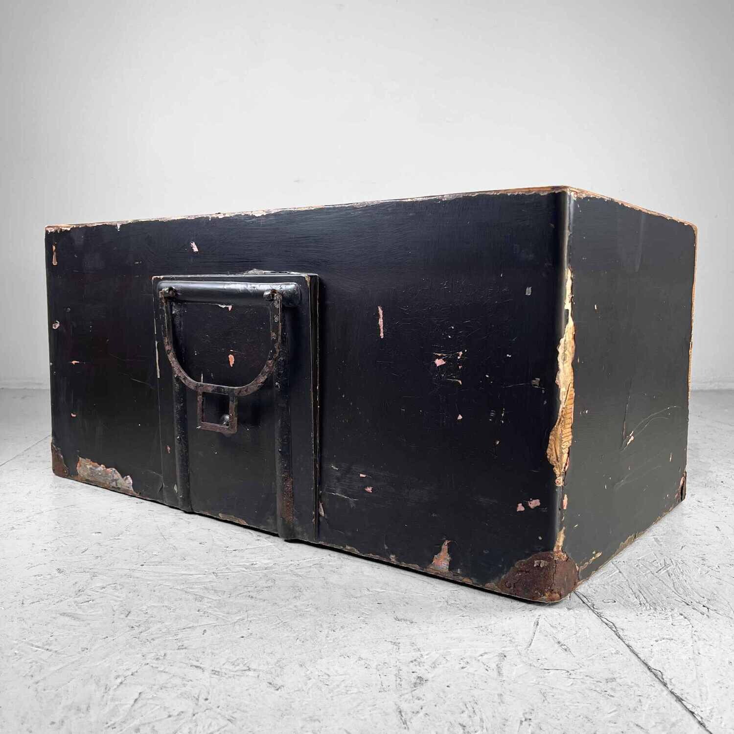 Antique Japanese Lacquer Travel Case (1868 - 1912)