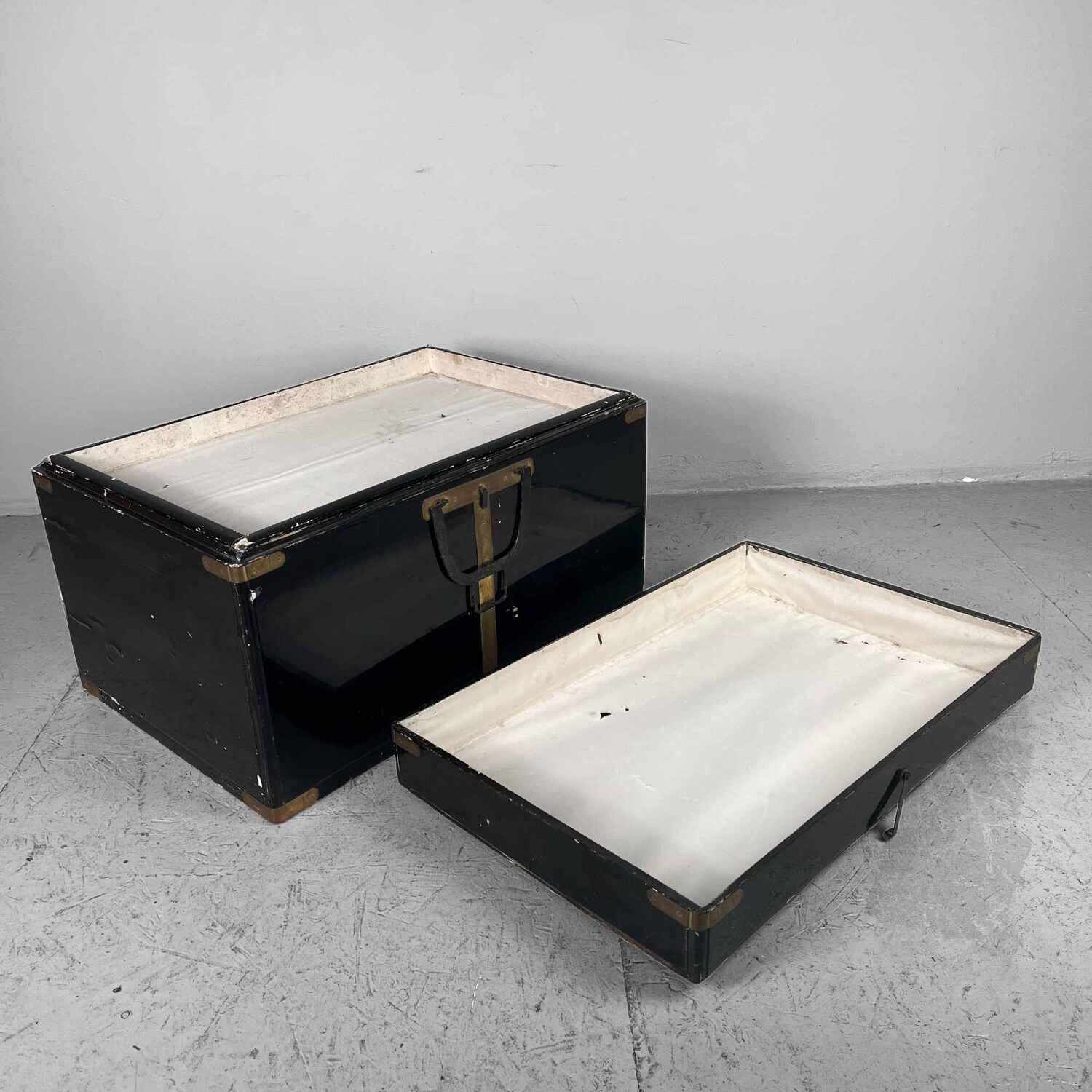 Antieke Japanse Laquer Reiskoffer (1868 - 1912)