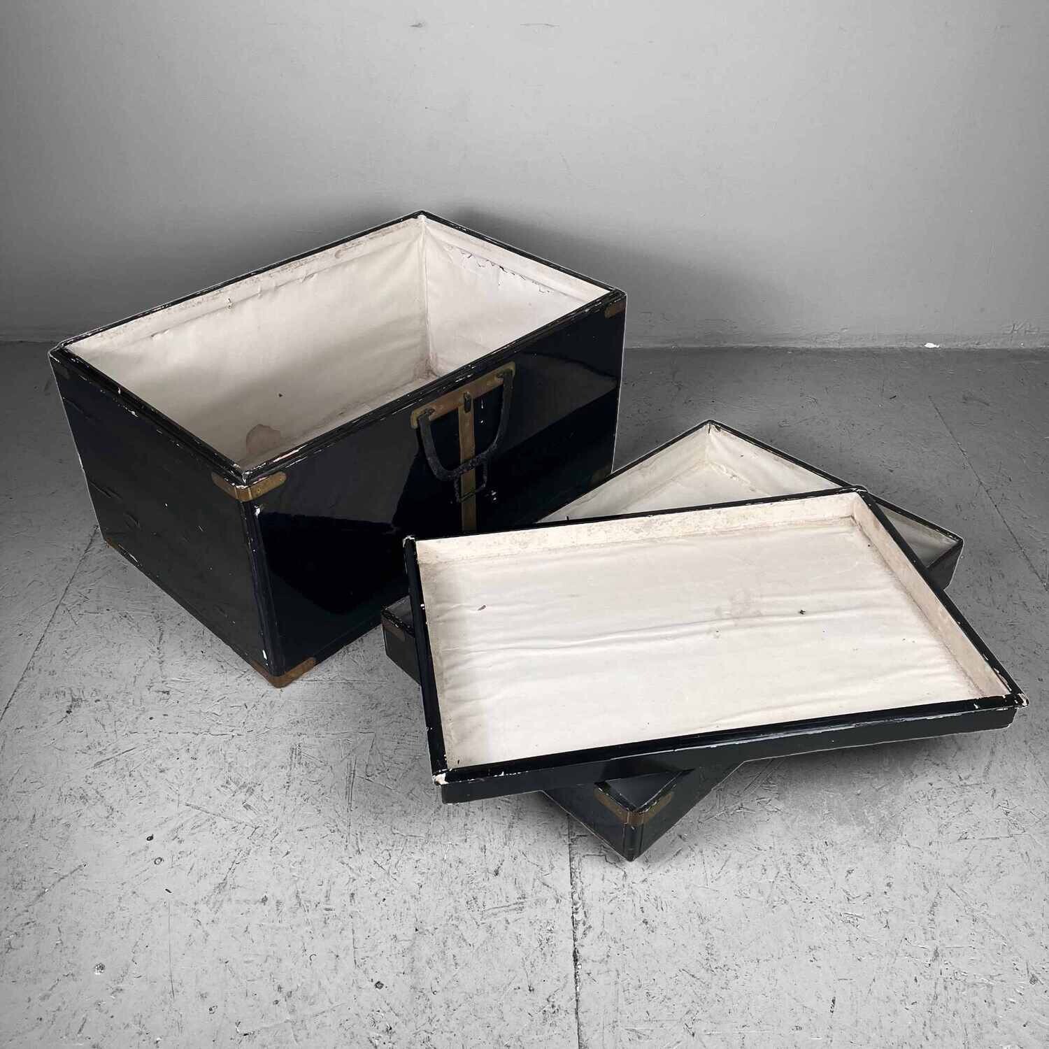 Antieke Japanse Laquer Reiskoffer (1868 - 1912)