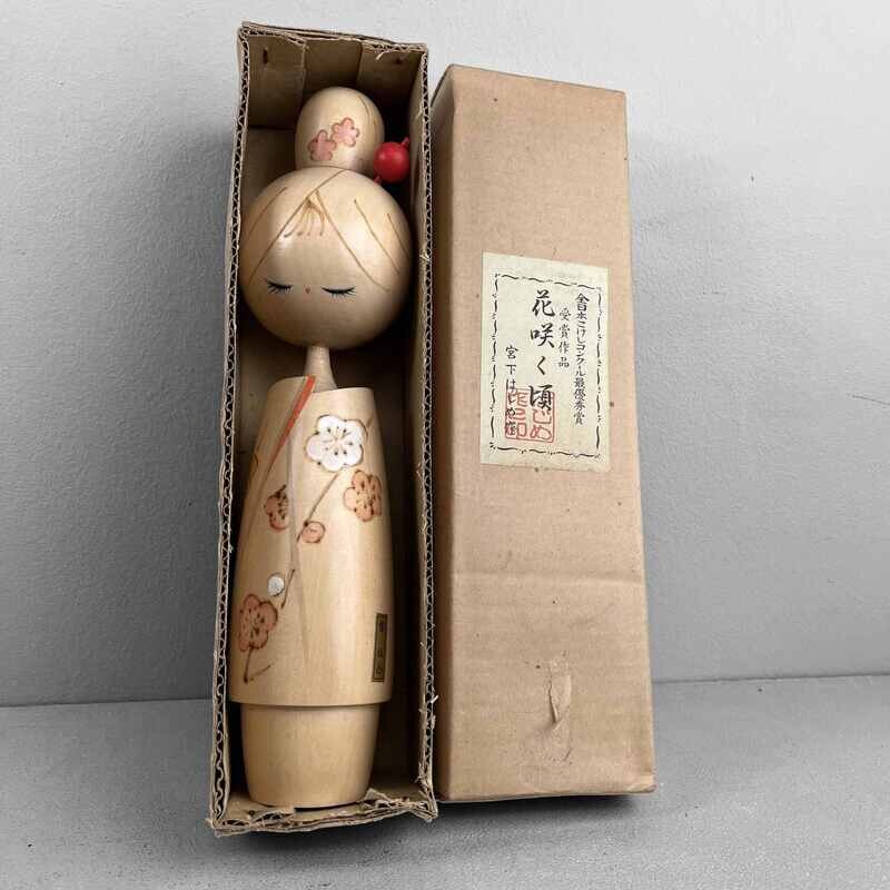 Vintage sosaku kokeshi by Miyashita Hajime with box