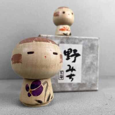 Vintage sosaku kokeshi door Sanpei Yamanaka met doos