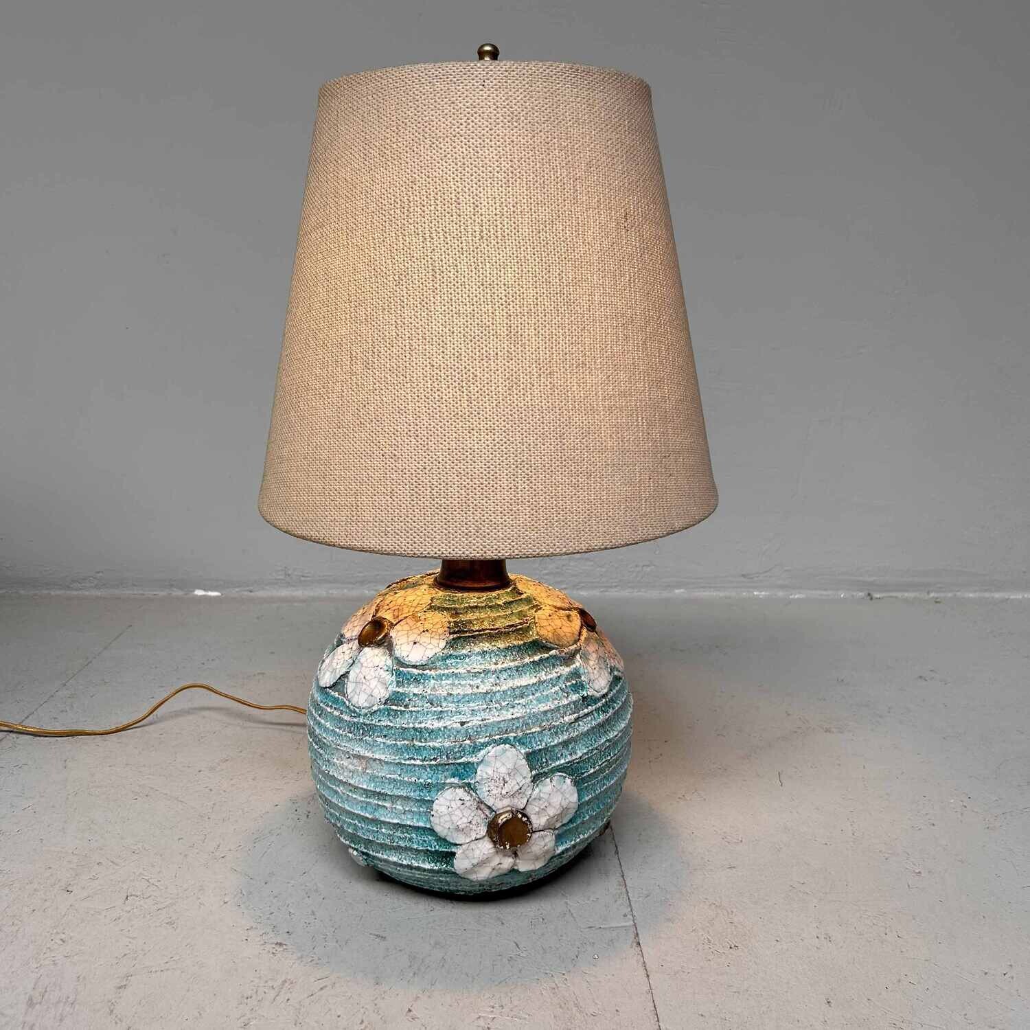 Ceramic table lamp Italy from the '50s-'60s. Ceramic table lamp Italy from the '50s-'60s.