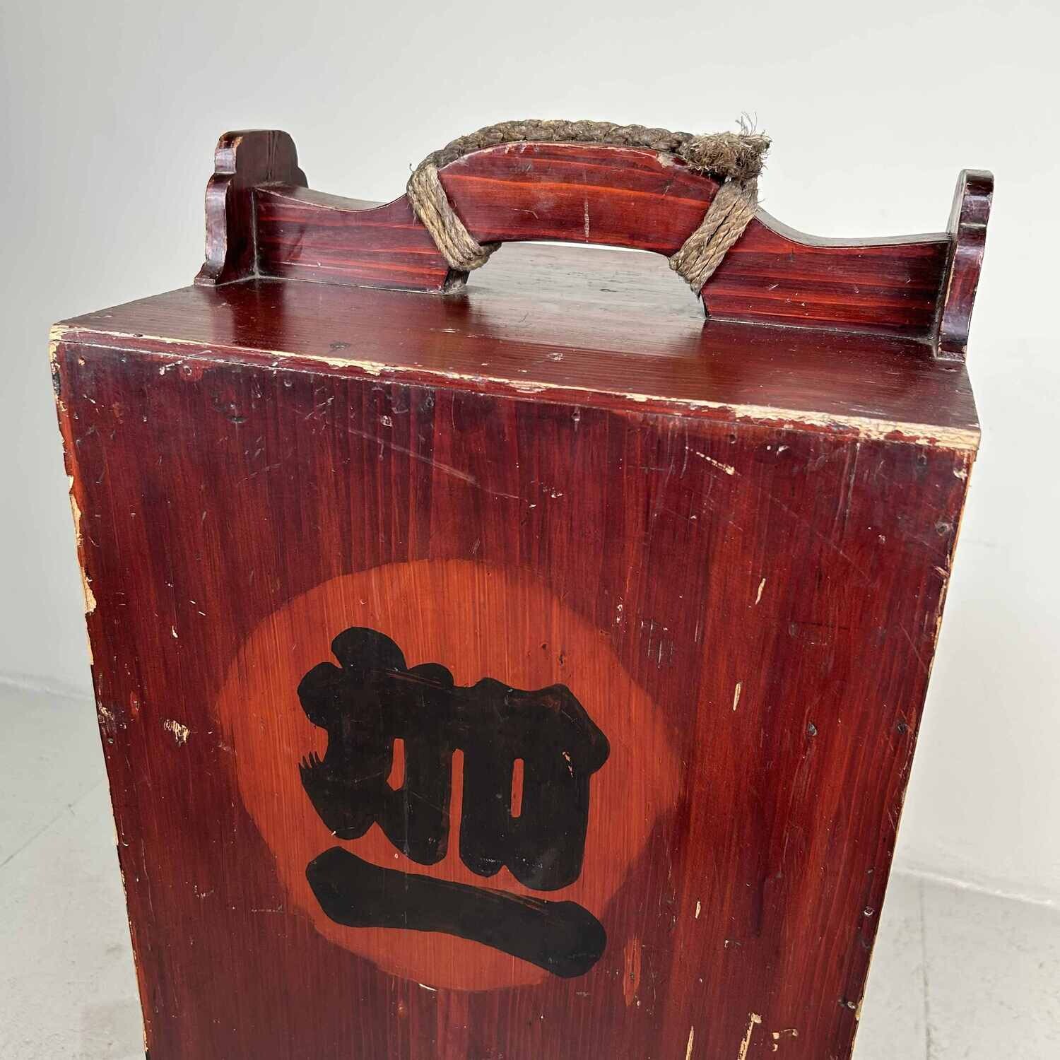 Transport box nuri-bako (塗り箱) for lacquerware, Japan, from the 1920s. (2)