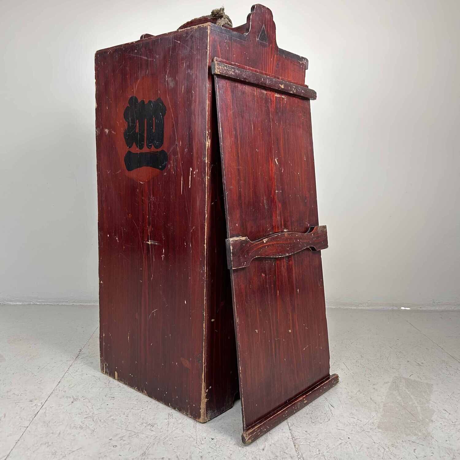 Transport box nuri-bako (塗り箱) for lacquerware, Japan, from the 1920s. (2)