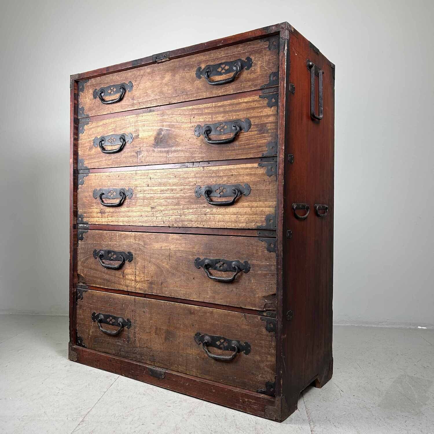 Japanese Kimono Tansu chest of drawers from the Taishō era (1912–1926).