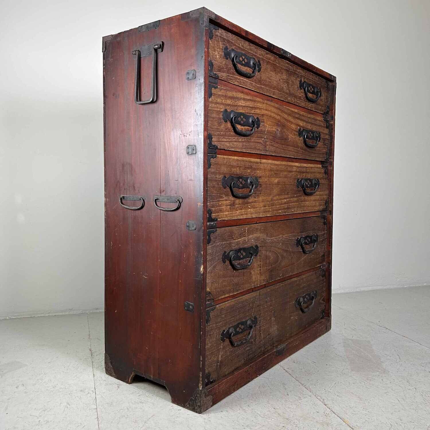 Japanese Kimono Tansu chest of drawers from the Taishō era (1912–1926).