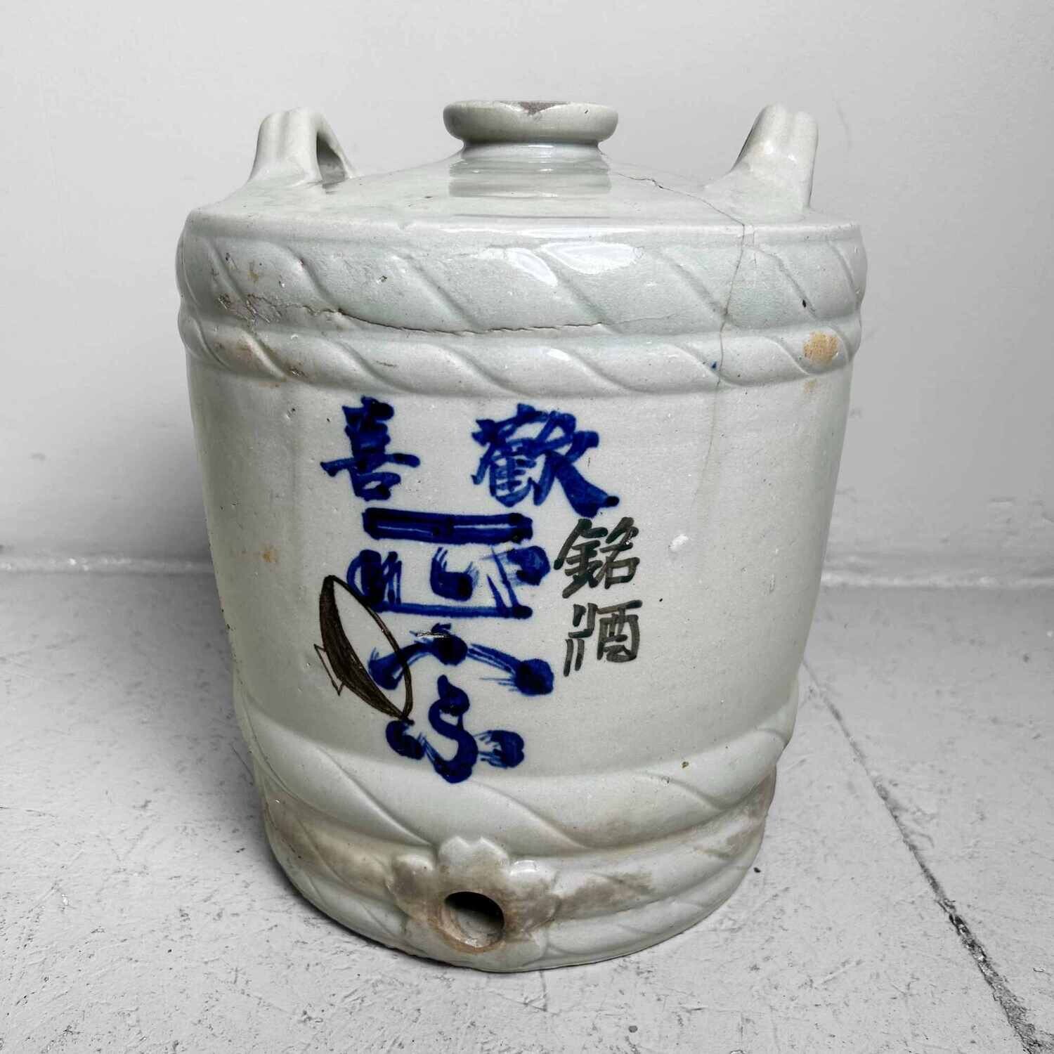 Antieke Porseleinen Sake Vat, jaren '20, Japan. Antieke Porseleinen Sake Vat, jaren '20, Japan.