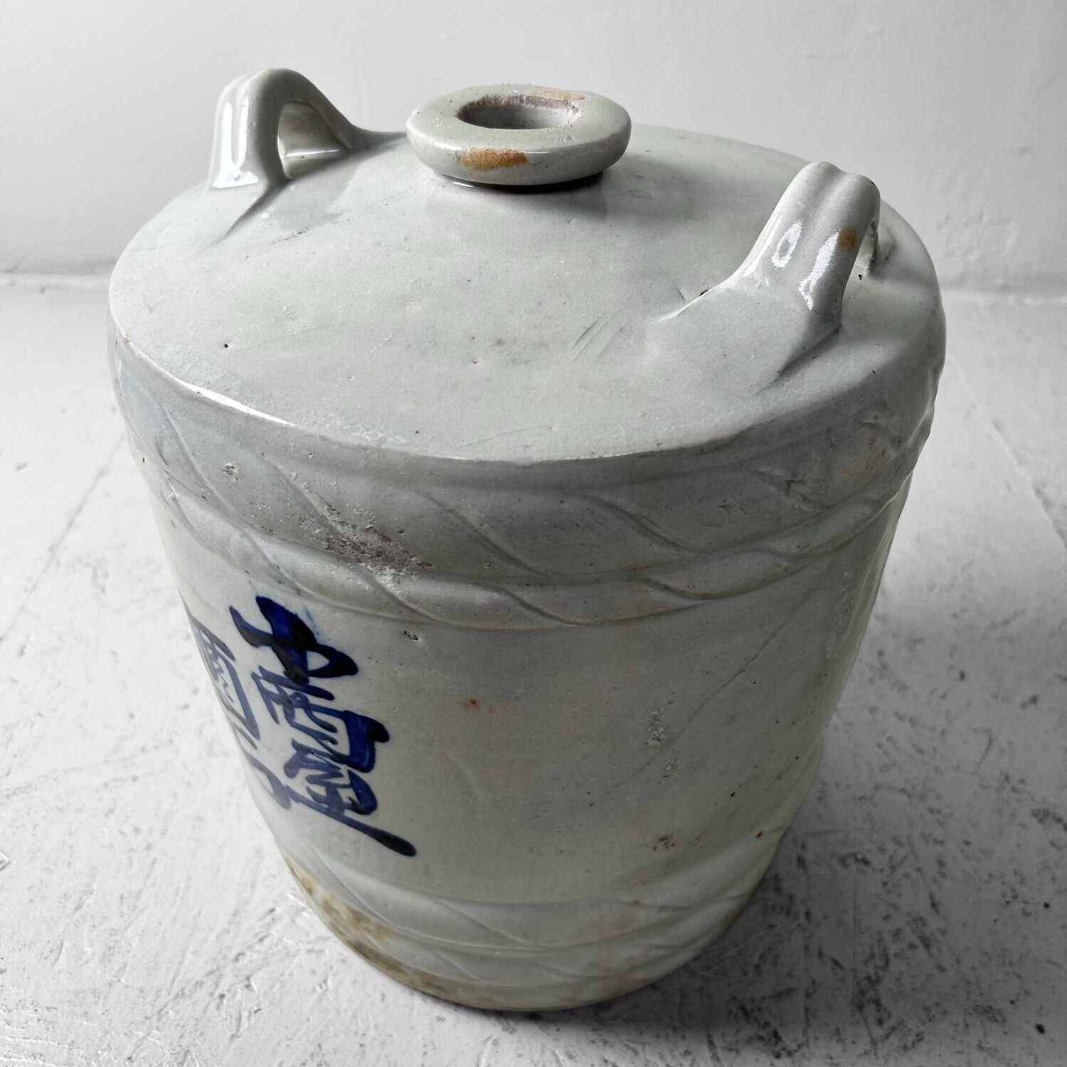 Antieke Porseleinen Sake Vat, jaren '20, Japan. Antieke Porseleinen Sake Vat, jaren '20, Japan.