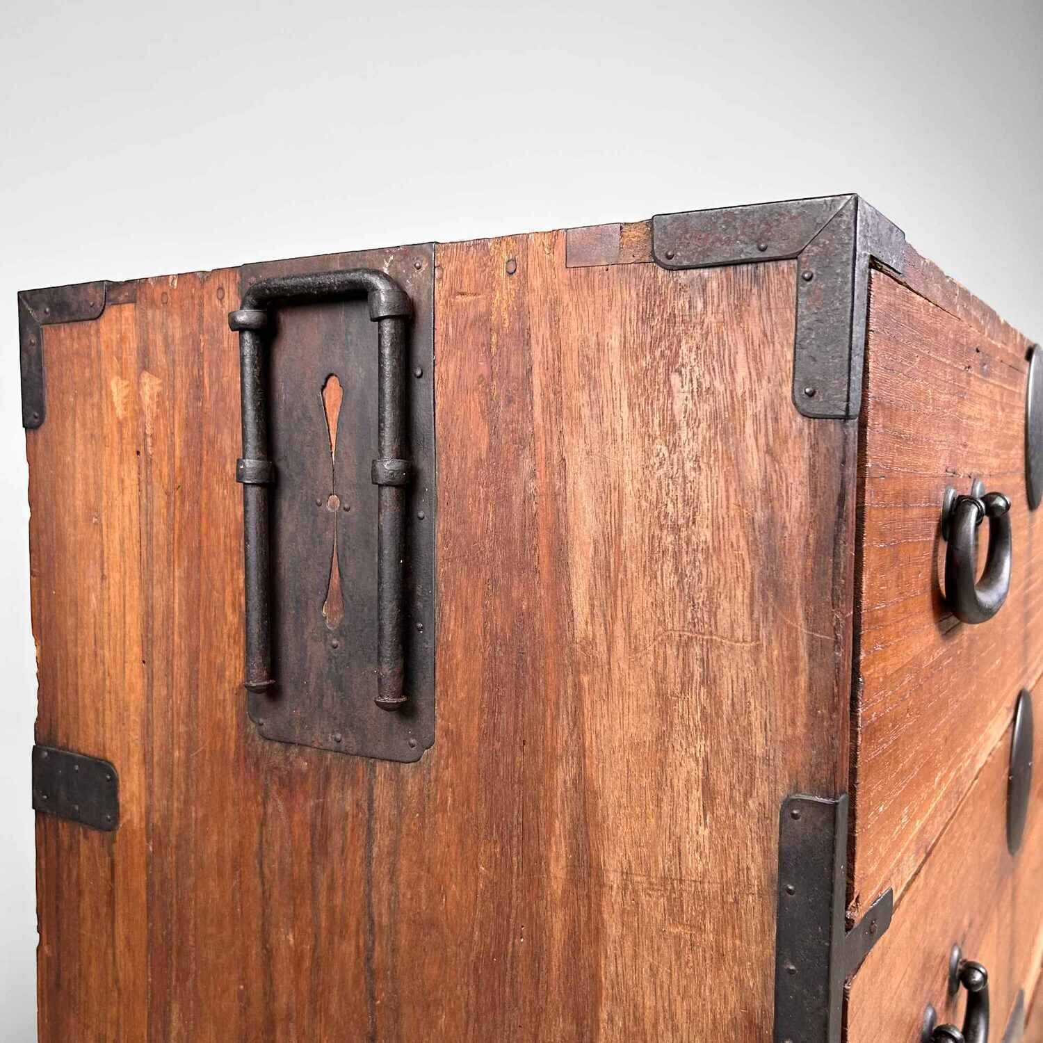 Japanse Isho-Dansu Kasane Kimonokast Meiji periode