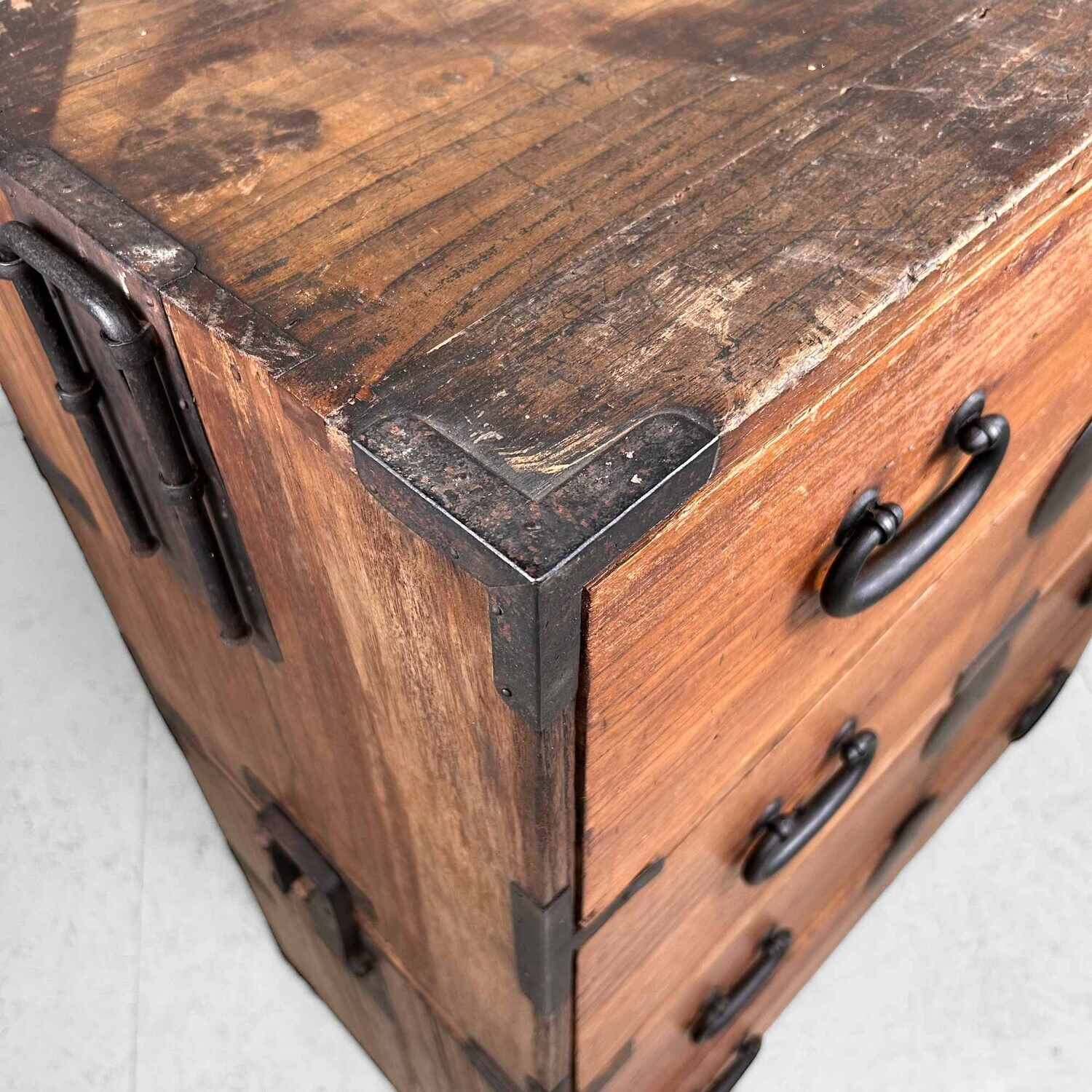 Japanse Isho-Dansu Kasane Kimonokast Meiji periode