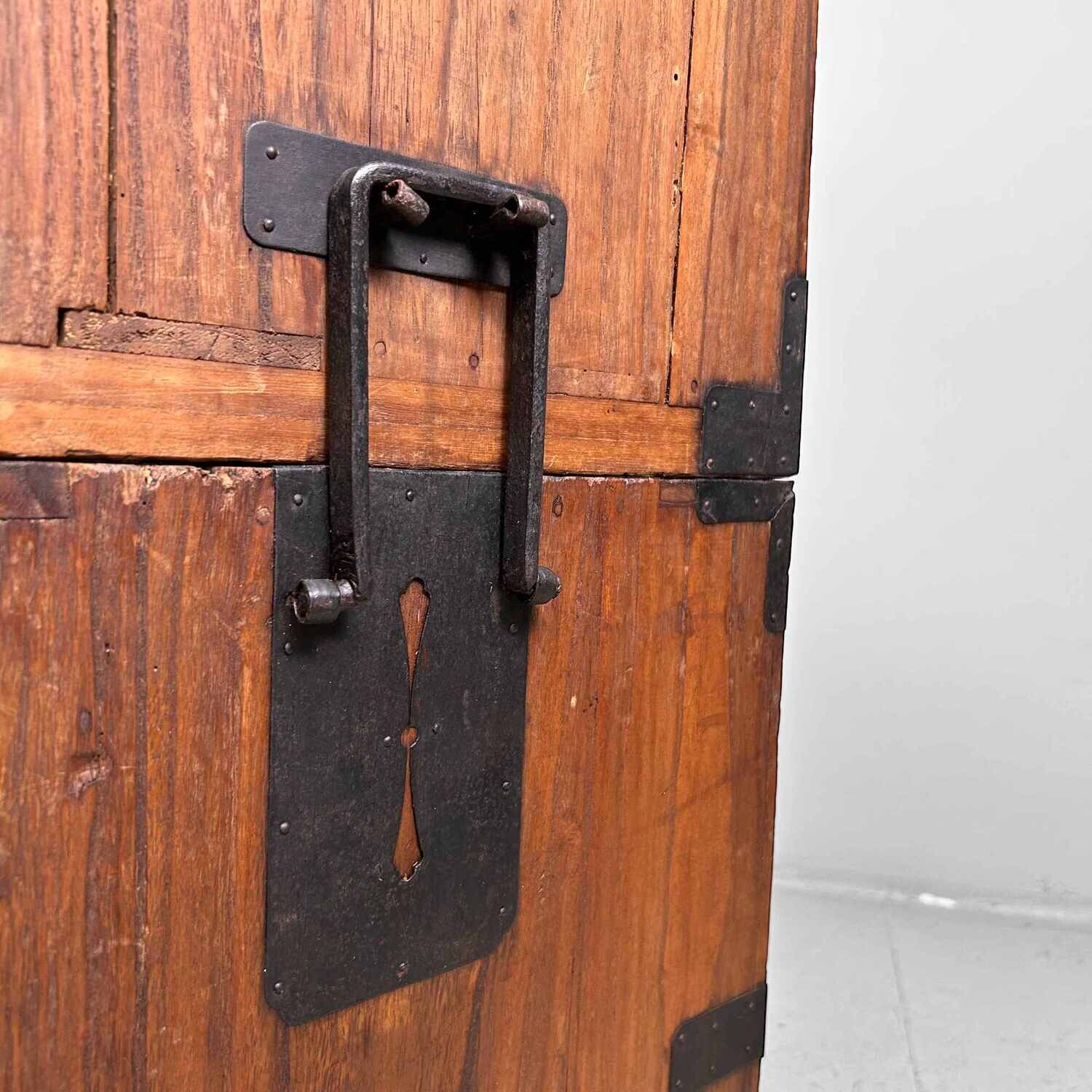 Japanse Isho-Dansu Kasane Kimonokast Meiji periode