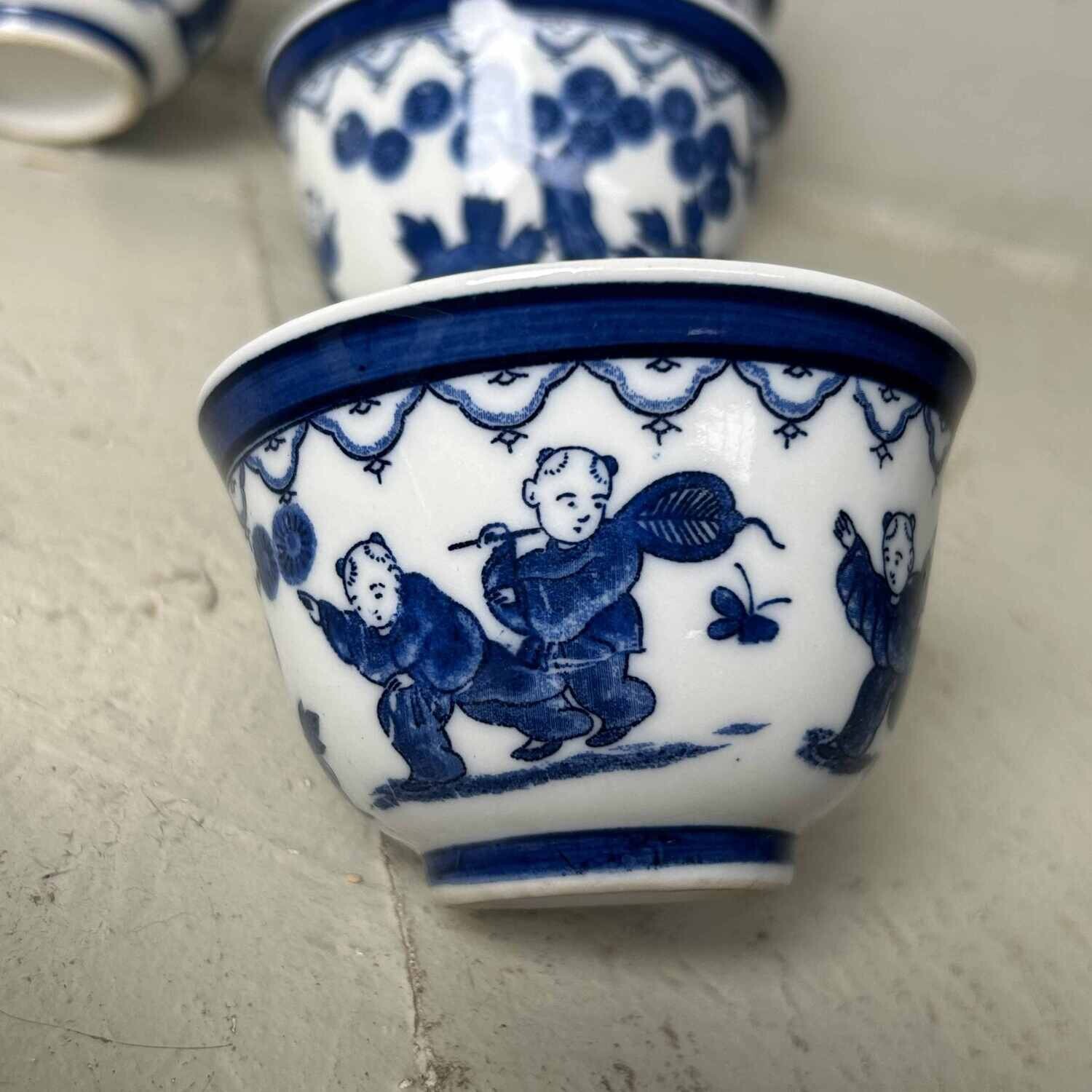 Sencha cups Thee Porselein - Karako Chasing Butterflies 1930s Japan