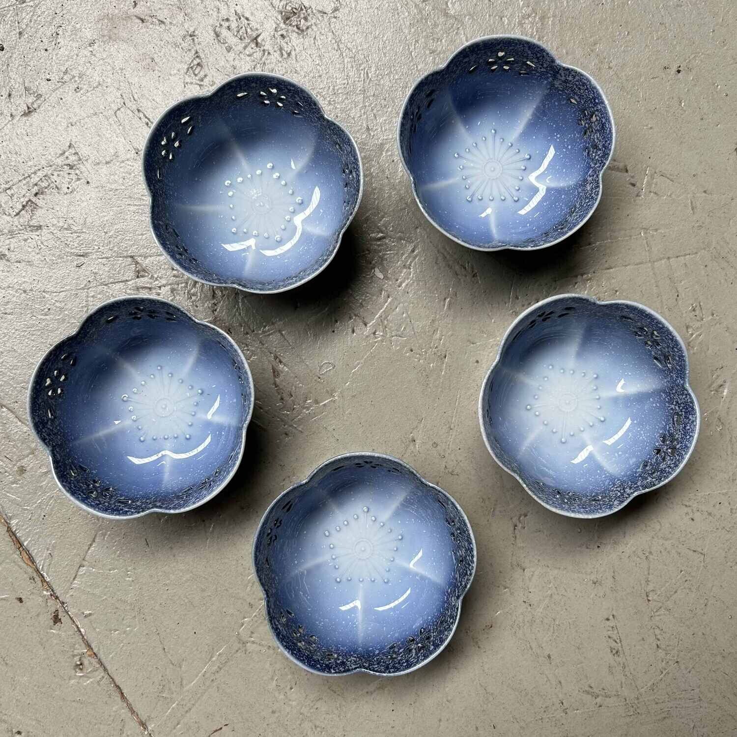 Arita (有田焼) Hasami (波佐見焼) kommen-set, jaren '70, Japan