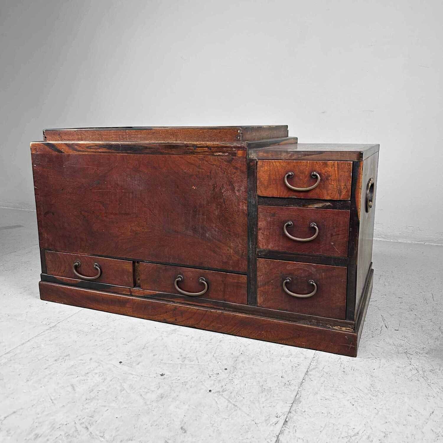 Traditionele Nagahibachi 長火鉢 Meiji-periode Japan.
