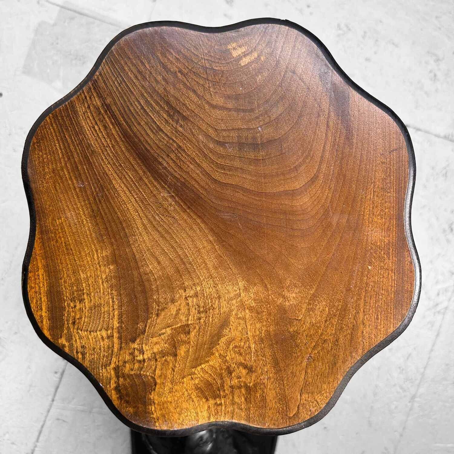 Japanese Burl Wood Plant Stand from the Taishō Period. Japanese Burl Wood Plant Stand from the Taishō Period.