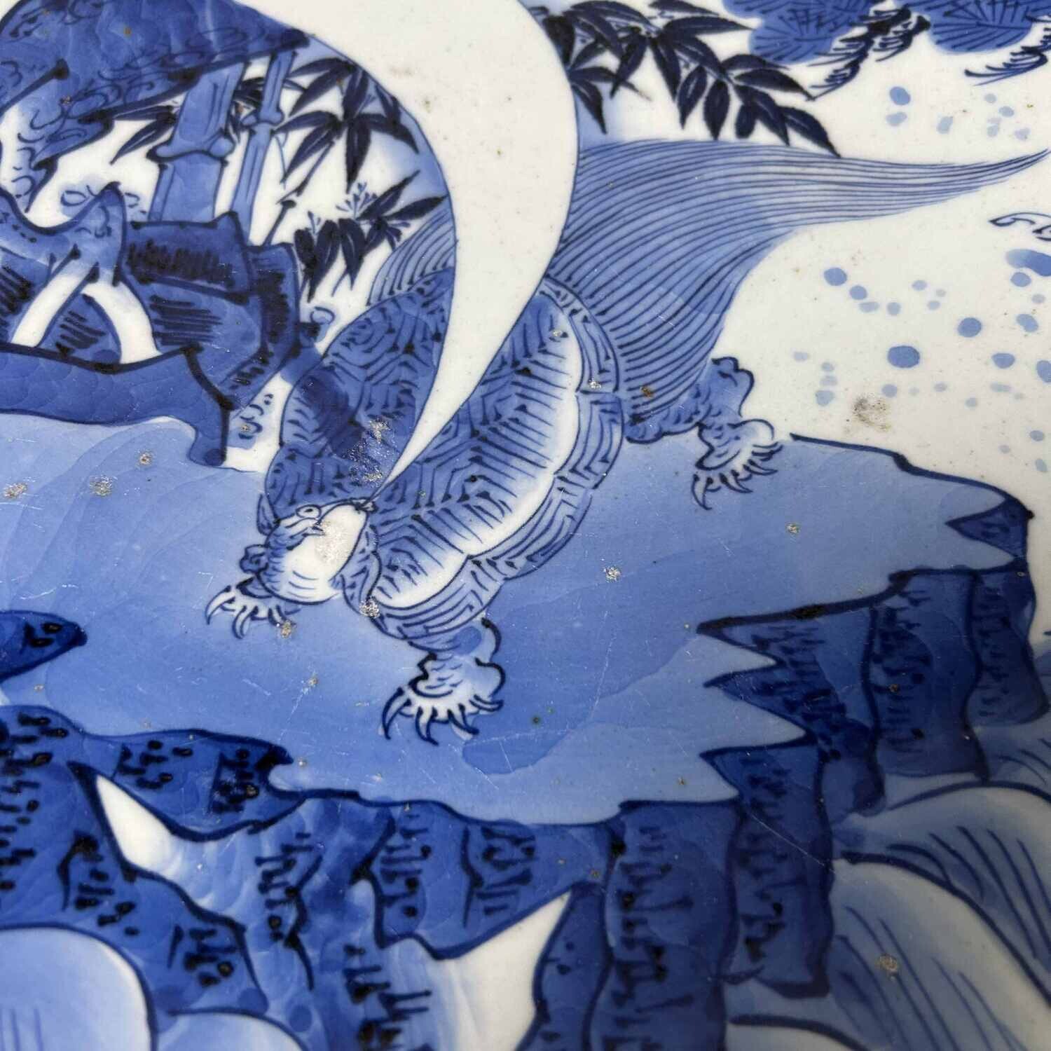 Large Japanese Arita Porcelain Plate 'Minogame' (蓑亀) Edo Period. Large Japanese Arita Porcelain Plate 'Minogame' (蓑亀) Edo Period.