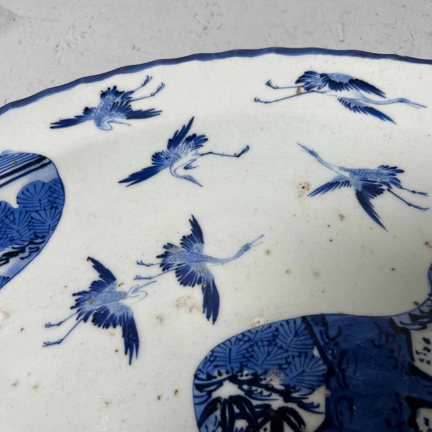 Large Japanese Arita Porcelain Plate 'Minogame' (蓑亀) Edo Period. Large Japanese Arita Porcelain Plate 'Minogame' (蓑亀) Edo Period.