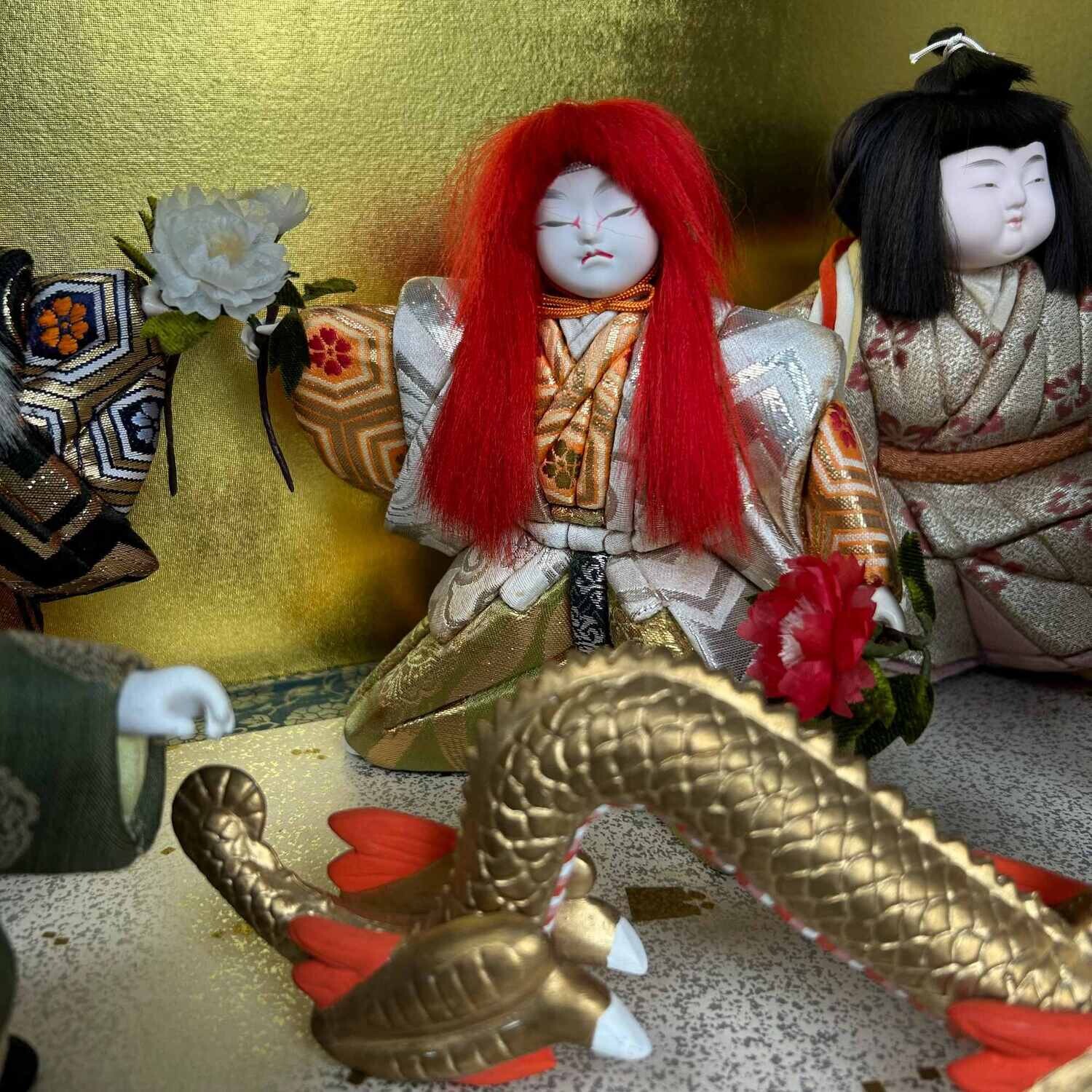 Etalagekast met Japanse Renjishi Kabuki Ceremonie poppen jaren '50.