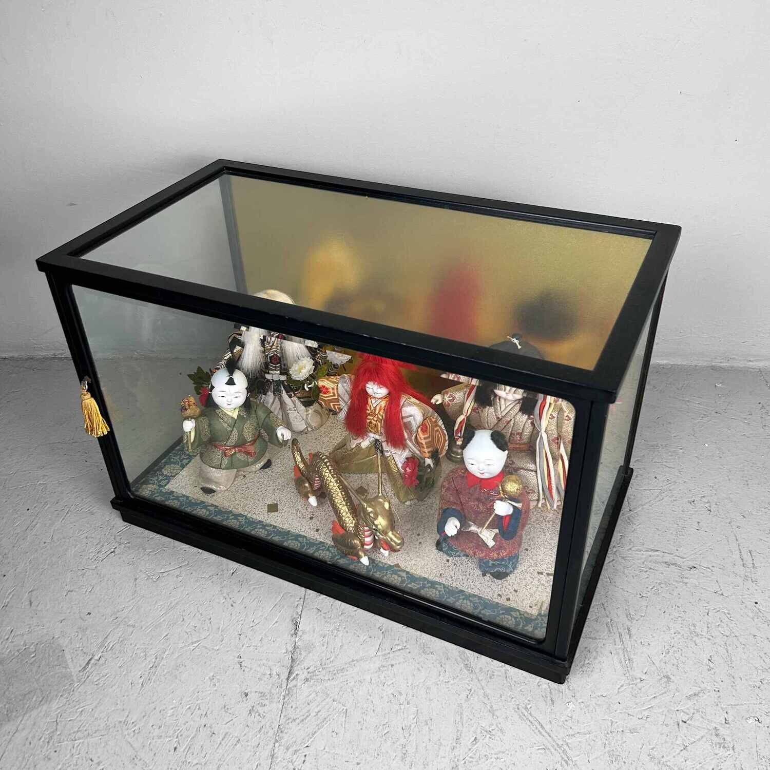 Etalagekast met Japanse Renjishi Kabuki Ceremonie poppen jaren '50.
