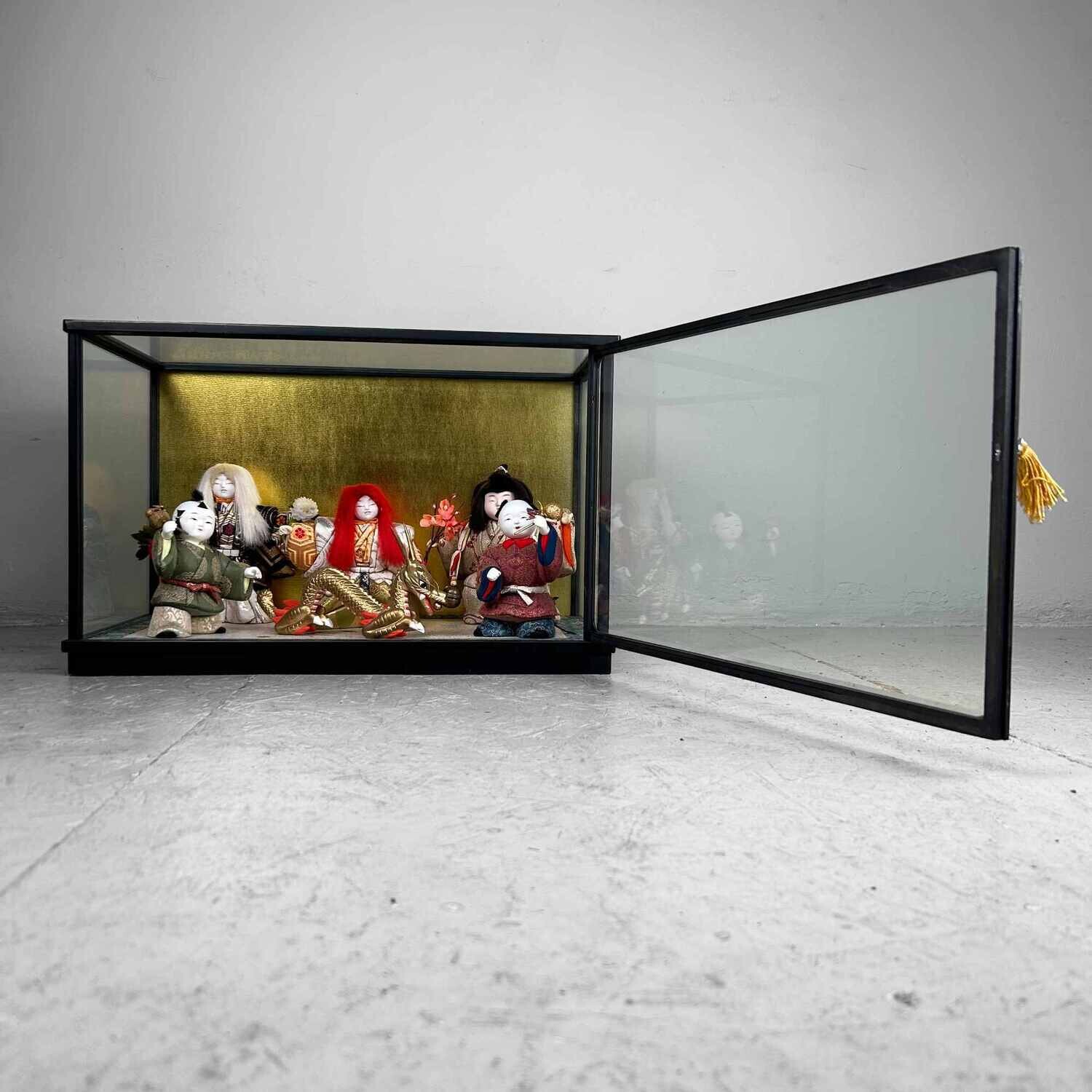 Etalagekast met Japanse Renjishi Kabuki Ceremonie poppen jaren '50.