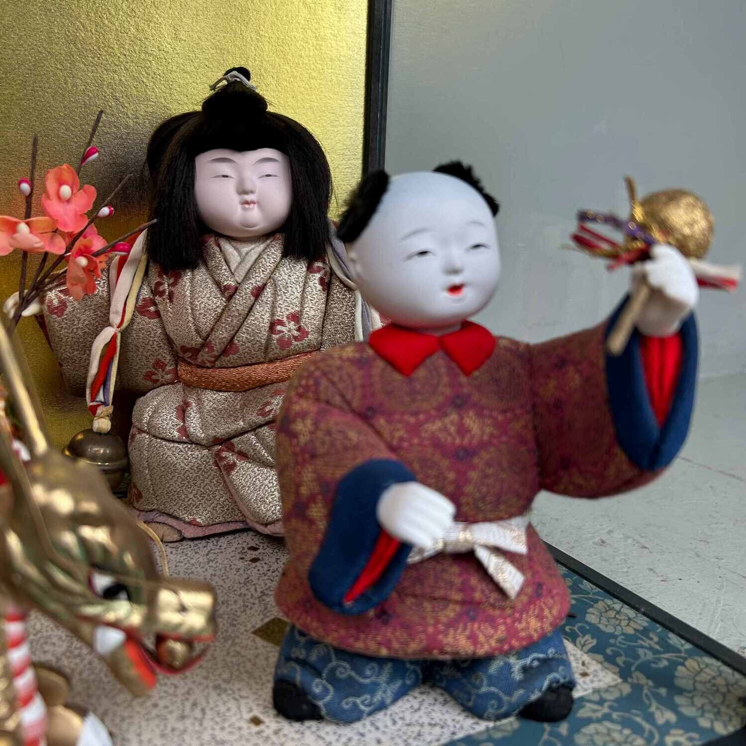 Etalagekast met Japanse Renjishi Kabuki Ceremonie poppen jaren '50.