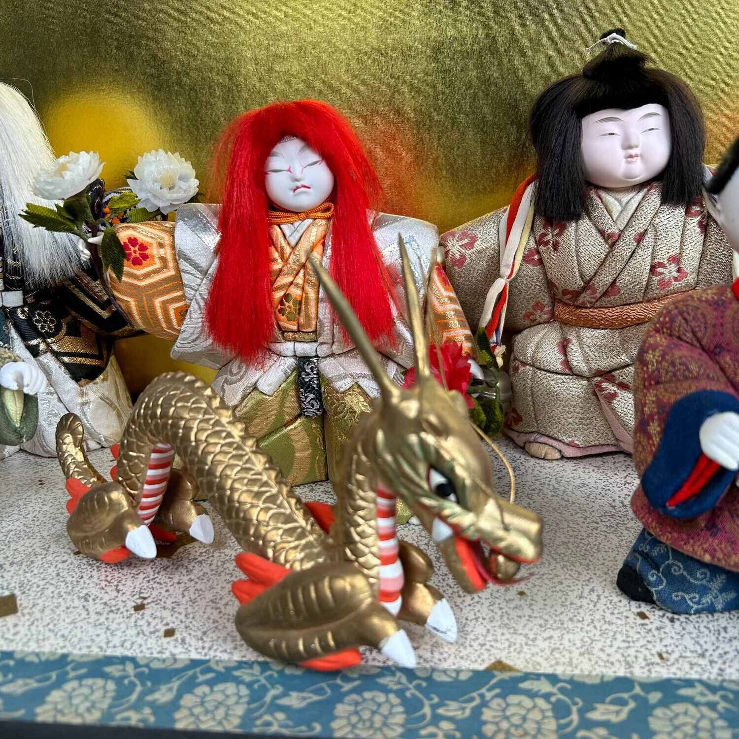 Etalagekast met Japanse Renjishi Kabuki Ceremonie poppen jaren '50.