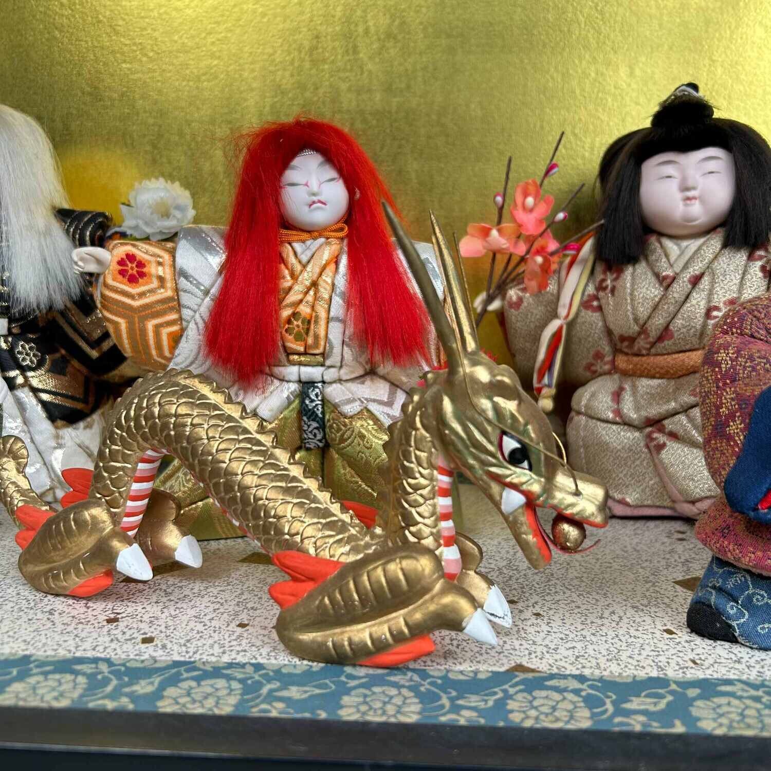 Etalagekast met Japanse Renjishi Kabuki Ceremonie poppen jaren '50.