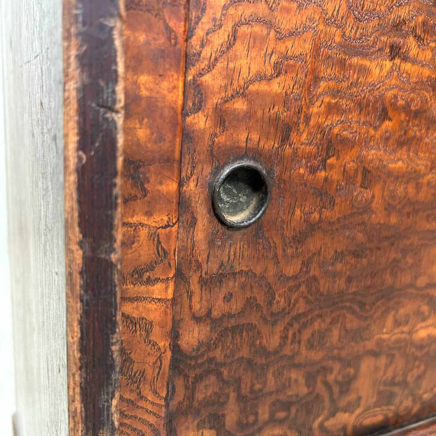 Japanse Mulberry Theekast Cha Tansu 茶箪笥, Meiji-periode. Japanse Mulberry Theekast Cha Tansu 茶箪笥, Meiji-periode.