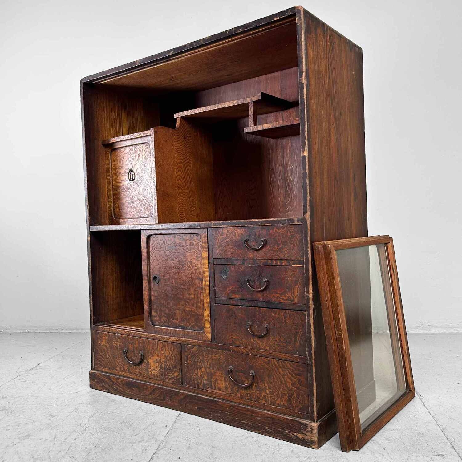 Japanse Mulberry Theekast Cha Tansu 茶箪笥, Meiji-periode. Japanse Mulberry Theekast Cha Tansu 茶箪笥, Meiji-periode.