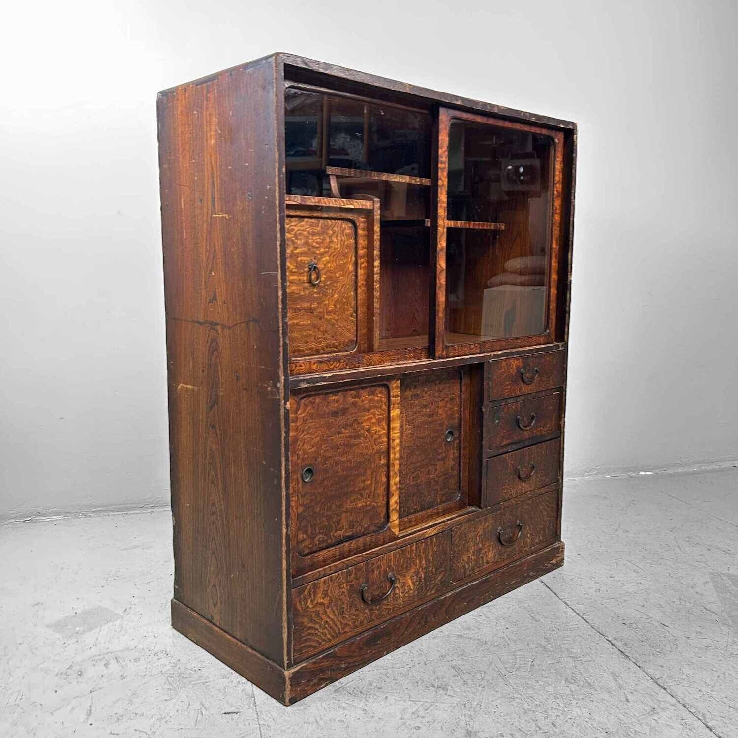 Japanse Mulberry Theekast Cha Tansu 茶箪笥, Meiji-periode. Japanse Mulberry Theekast Cha Tansu 茶箪笥, Meiji-periode.