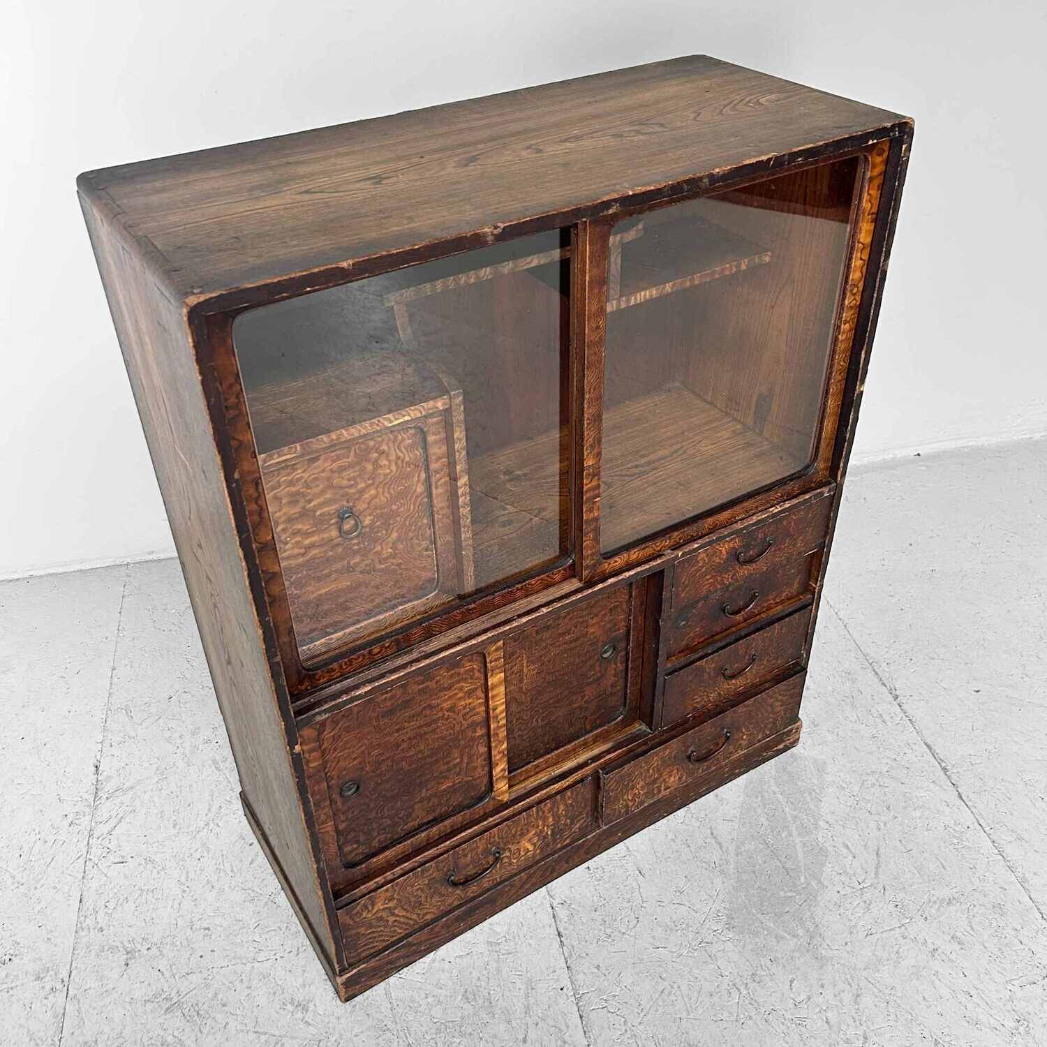 Japanse Mulberry Theekast Cha Tansu 茶箪笥, Meiji-periode. Japanse Mulberry Theekast Cha Tansu 茶箪笥, Meiji-periode.