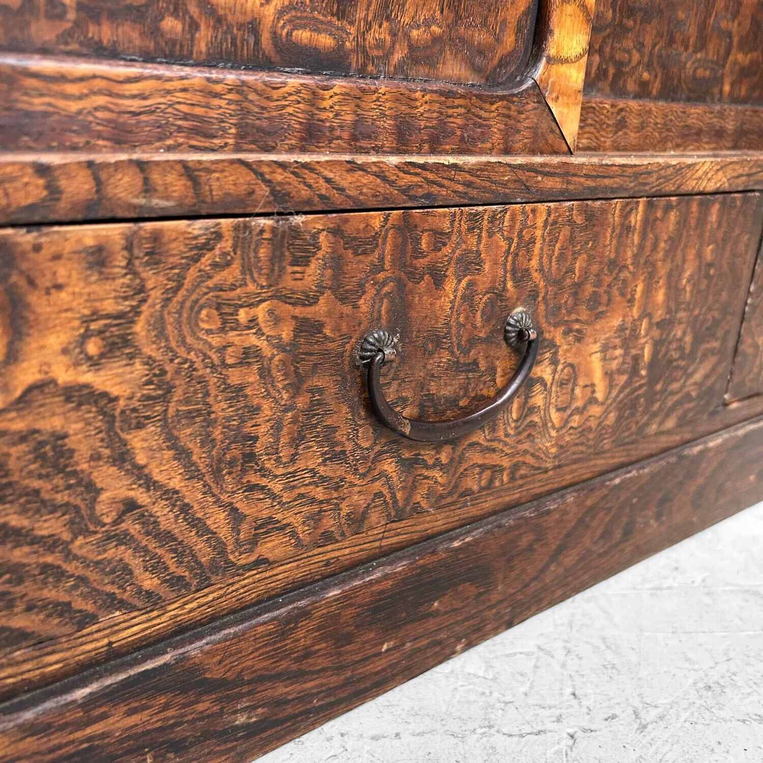 Japanse Mulberry Theekast Cha Tansu 茶箪笥, Meiji-periode. Japanse Mulberry Theekast Cha Tansu 茶箪笥, Meiji-periode.