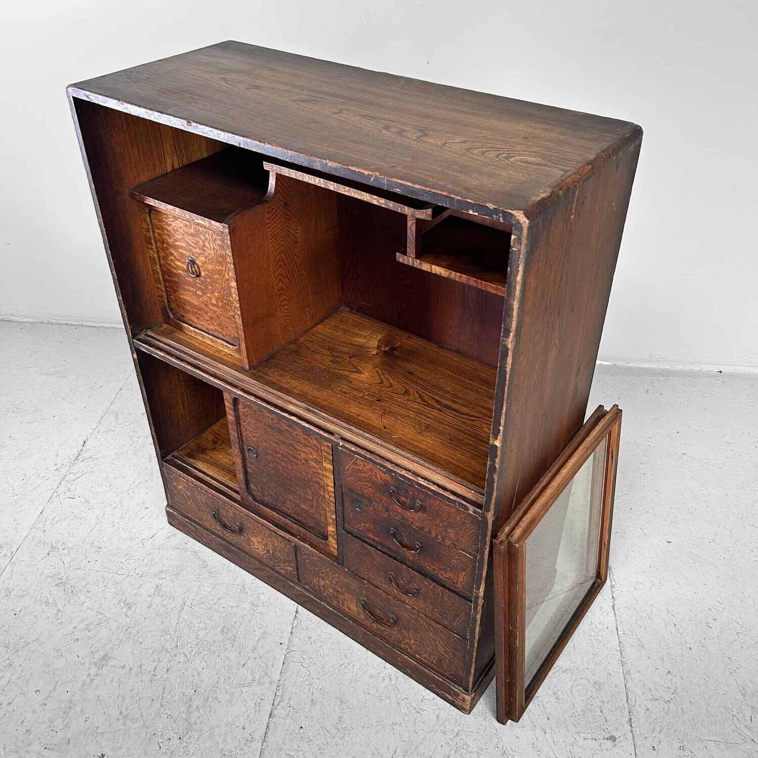 Japanse Mulberry Theekast Cha Tansu 茶箪笥, Meiji-periode. Japanse Mulberry Theekast Cha Tansu 茶箪笥, Meiji-periode.