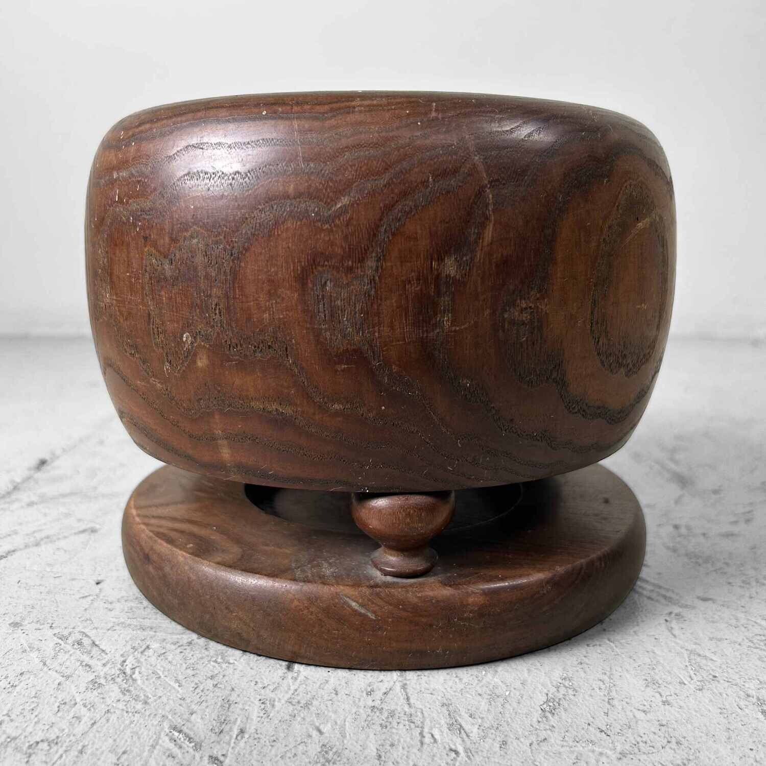 Kleine Hibachi 火鉢 / Japanse Vuurpot, vroege Shōwa. Kleine Hibachi 火鉢 / Japanse Vuurpot, vroege Shōwa.