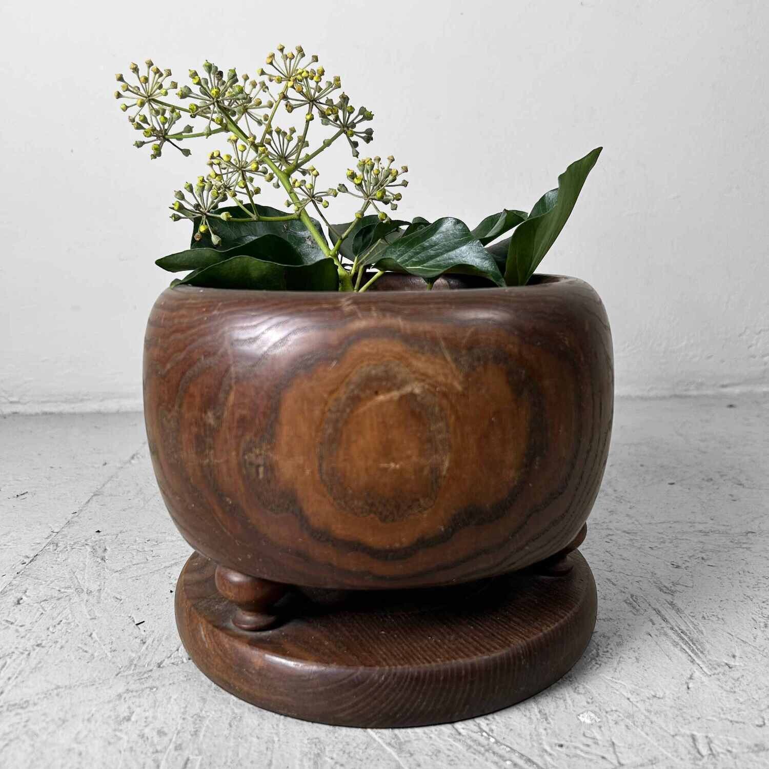 Kleine Hibachi 火鉢 / Japanse Vuurpot, vroege Shōwa. Kleine Hibachi 火鉢 / Japanse Vuurpot, vroege Shōwa.