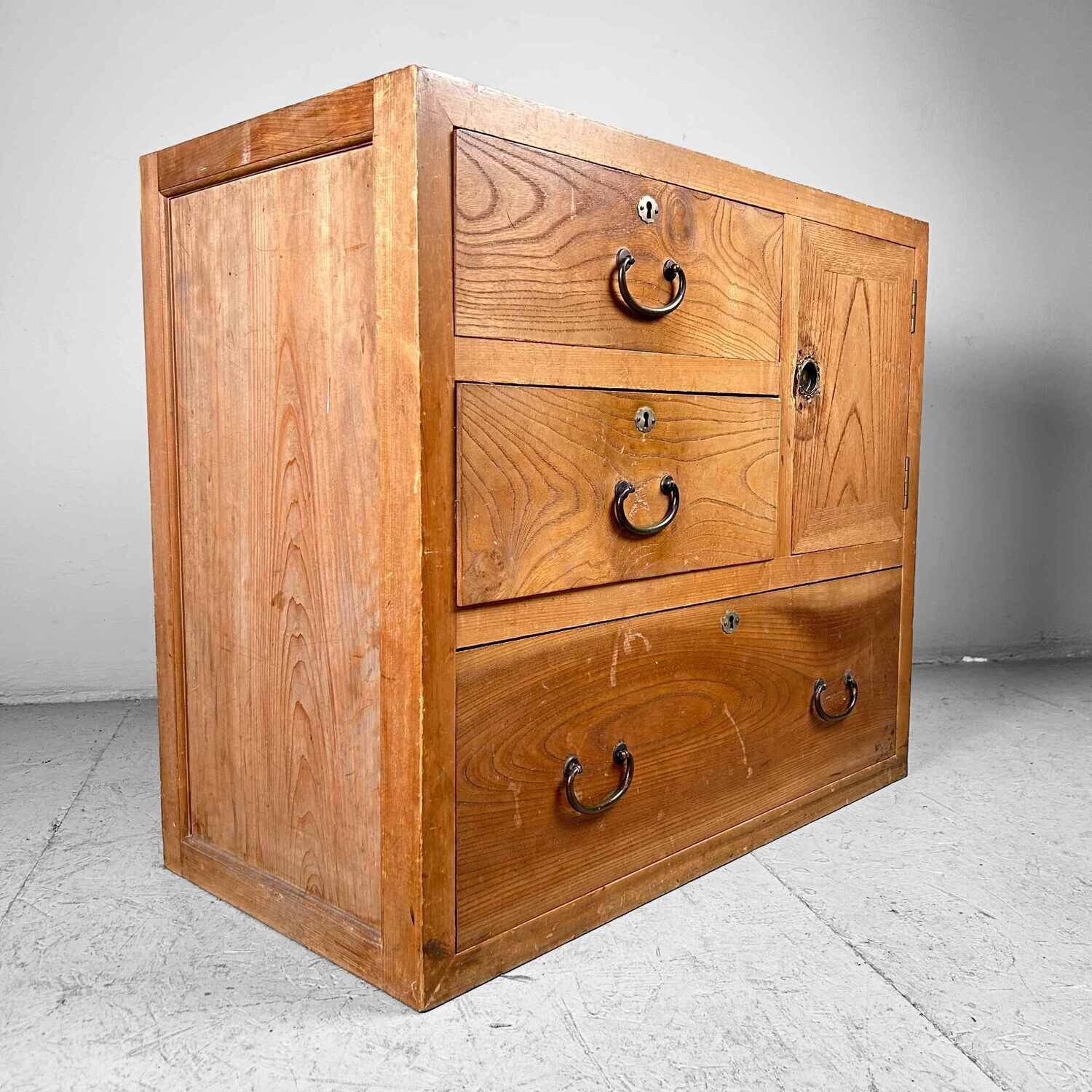 Kleine Japanse Tansu Opbergmeubel uit 1938.