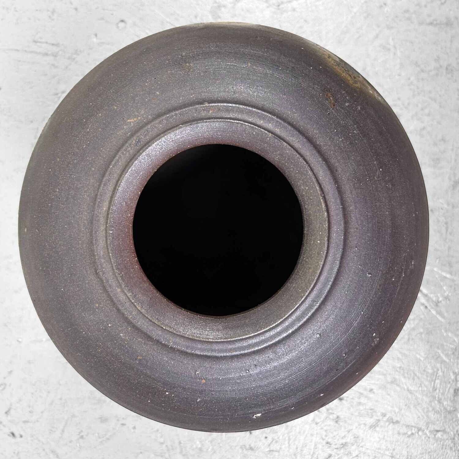 Earthenware Bizen-Yaki (備前焼) Tsubo, 1920s, Japan.