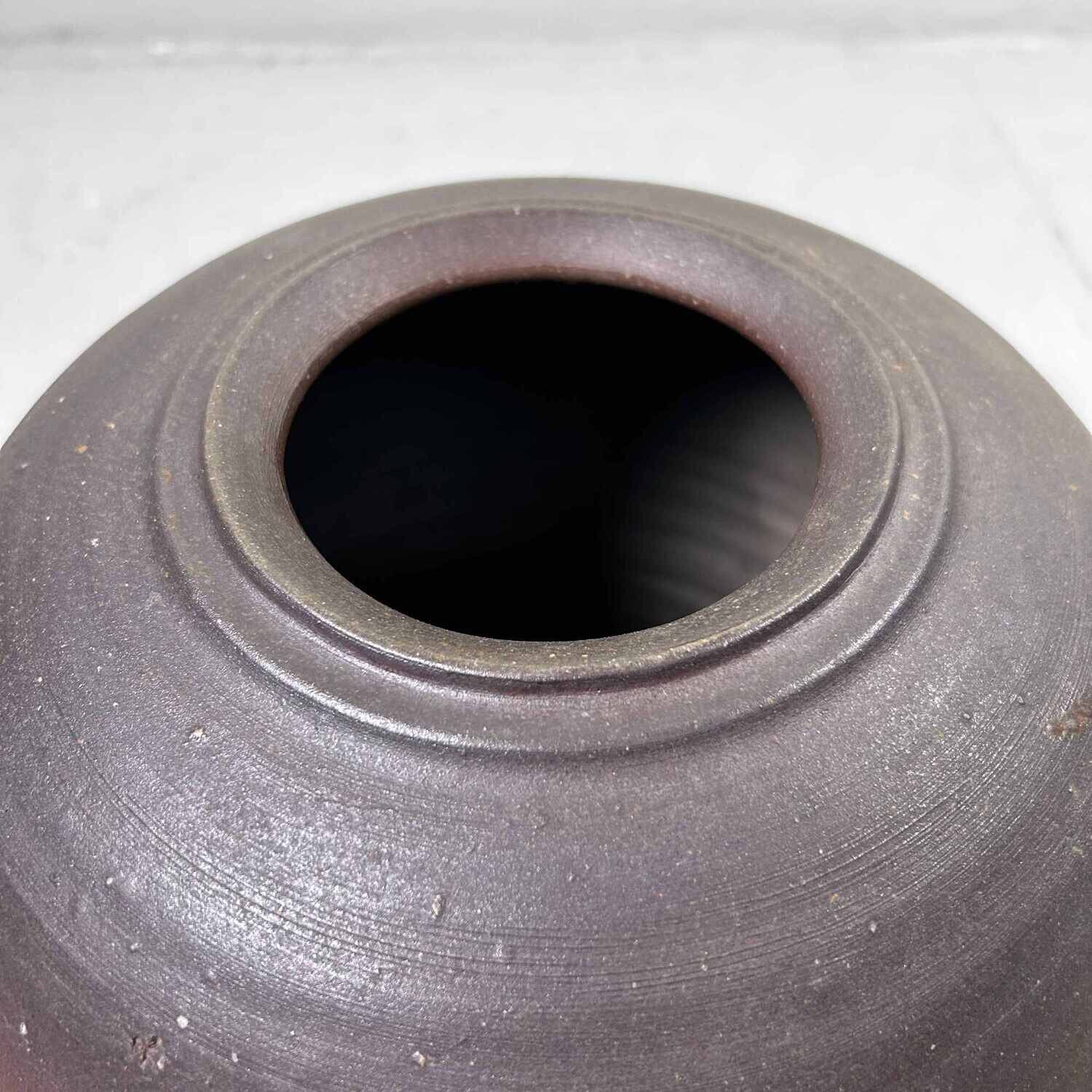 Earthenware Bizen-Yaki (備前焼) Tsubo, 1920s, Japan.