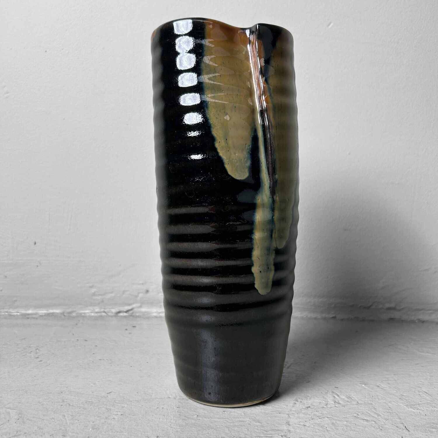 Glazed Pottery Japanese Kabin Vase 花瓶, from the 1970s. Glazed Pottery Japanese Kabin Vase 花瓶, from the 1970s.