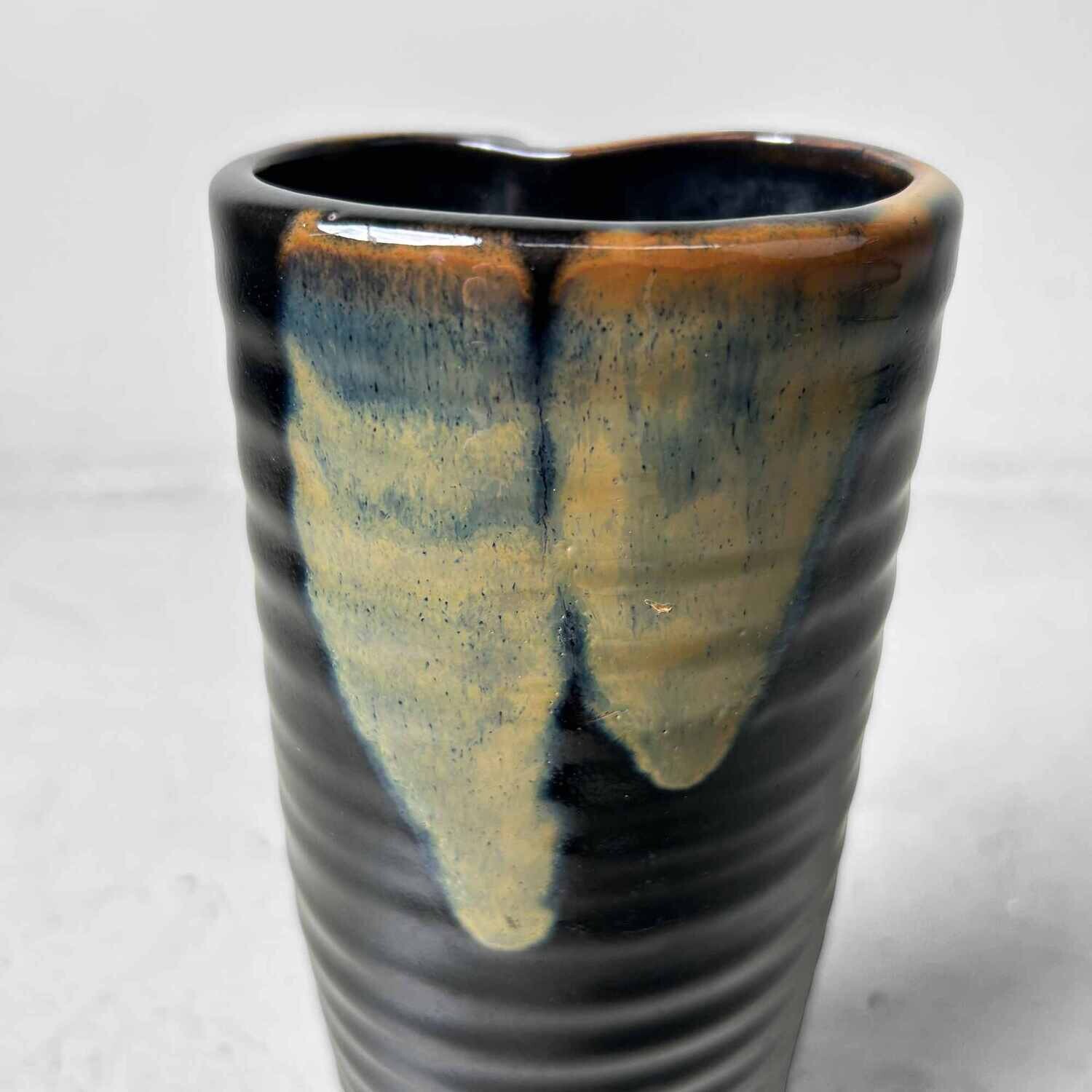 Glazed Pottery Japanese Kabin Vase 花瓶, from the 1970s. Glazed Pottery Japanese Kabin Vase 花瓶, from the 1970s.