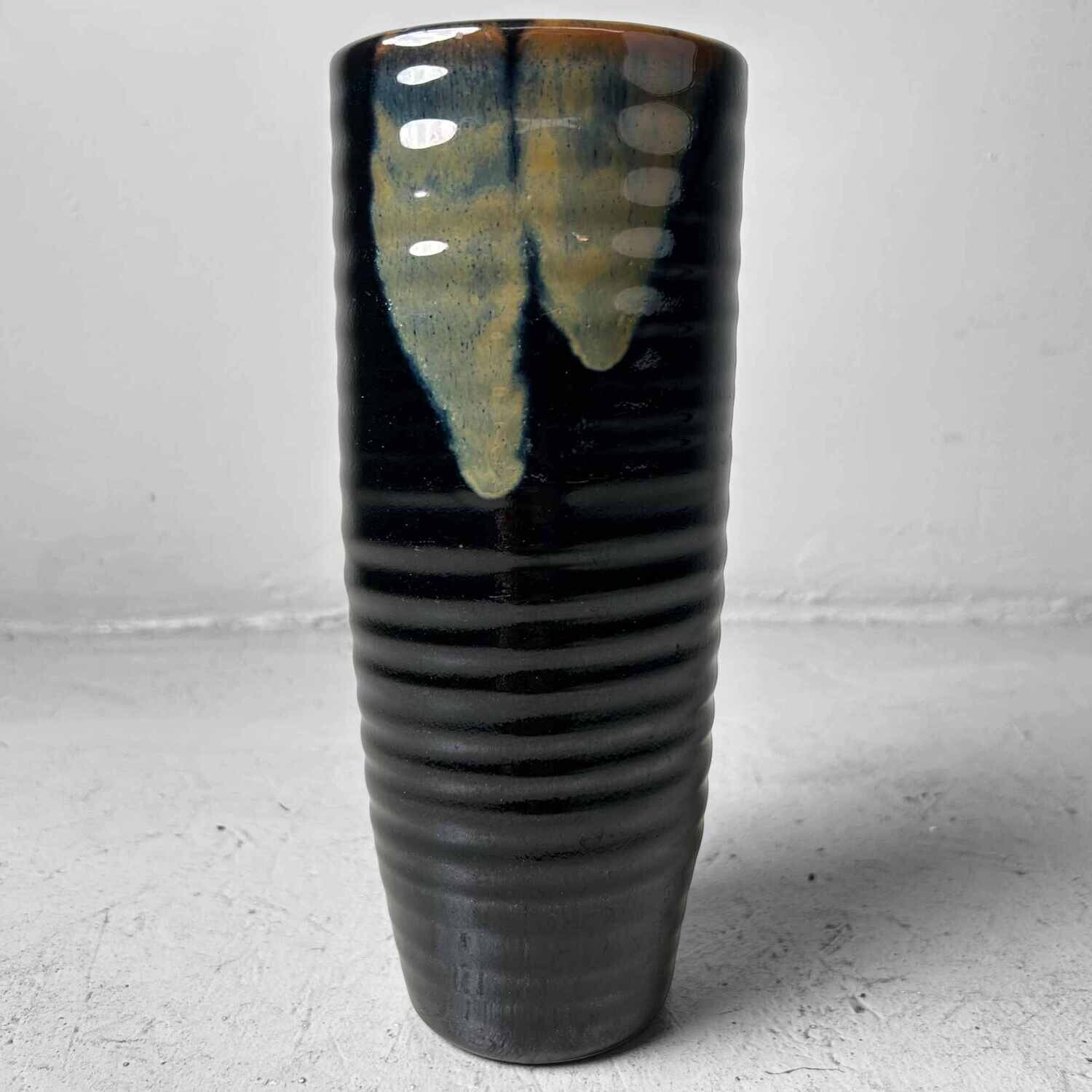 Glazed Pottery Japanese Kabin Vase 花瓶, from the 1970s. Glazed Pottery Japanese Kabin Vase 花瓶, from the 1970s.