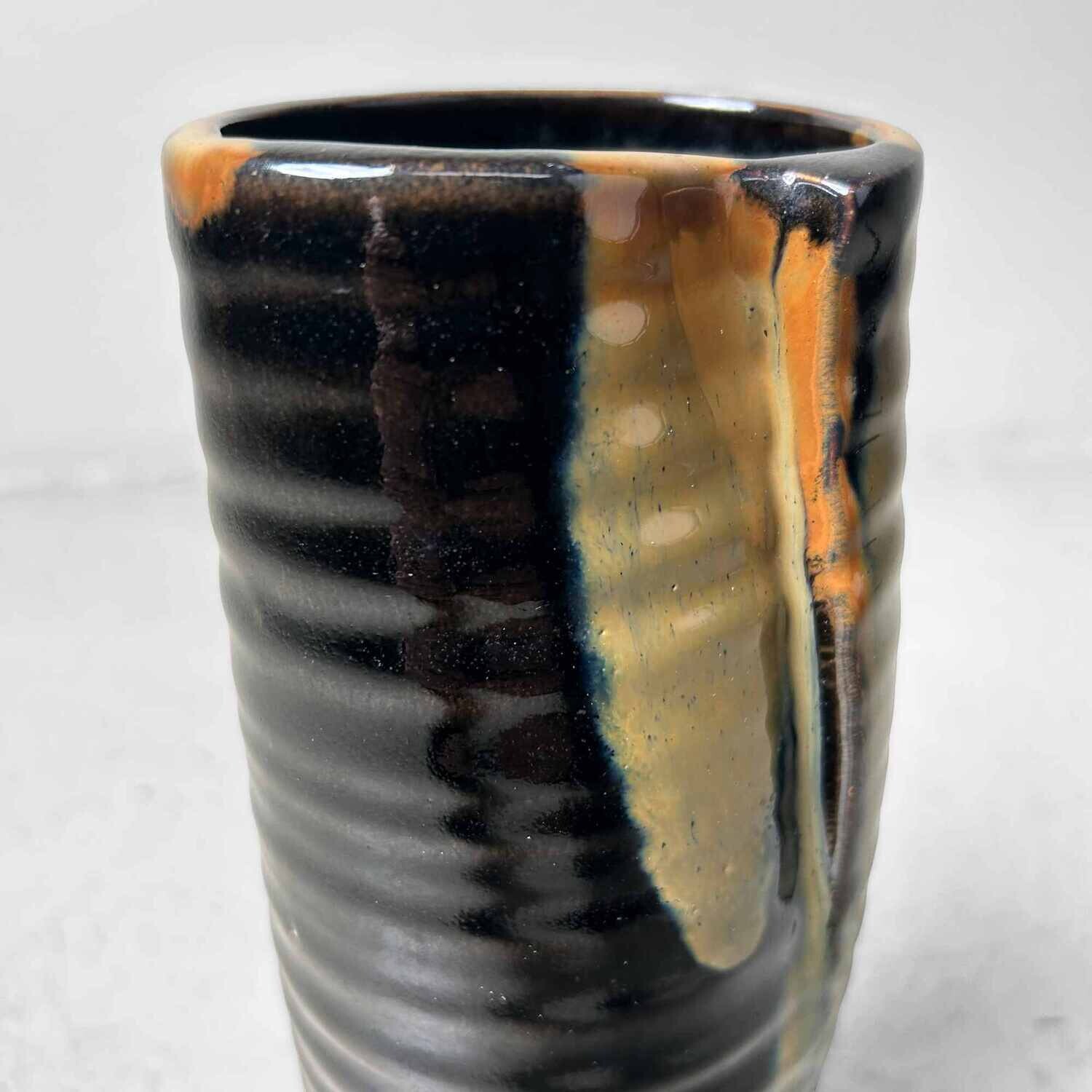 Glazed Pottery Japanese Kabin Vase 花瓶, from the 1970s. Glazed Pottery Japanese Kabin Vase 花瓶, from the 1970s.